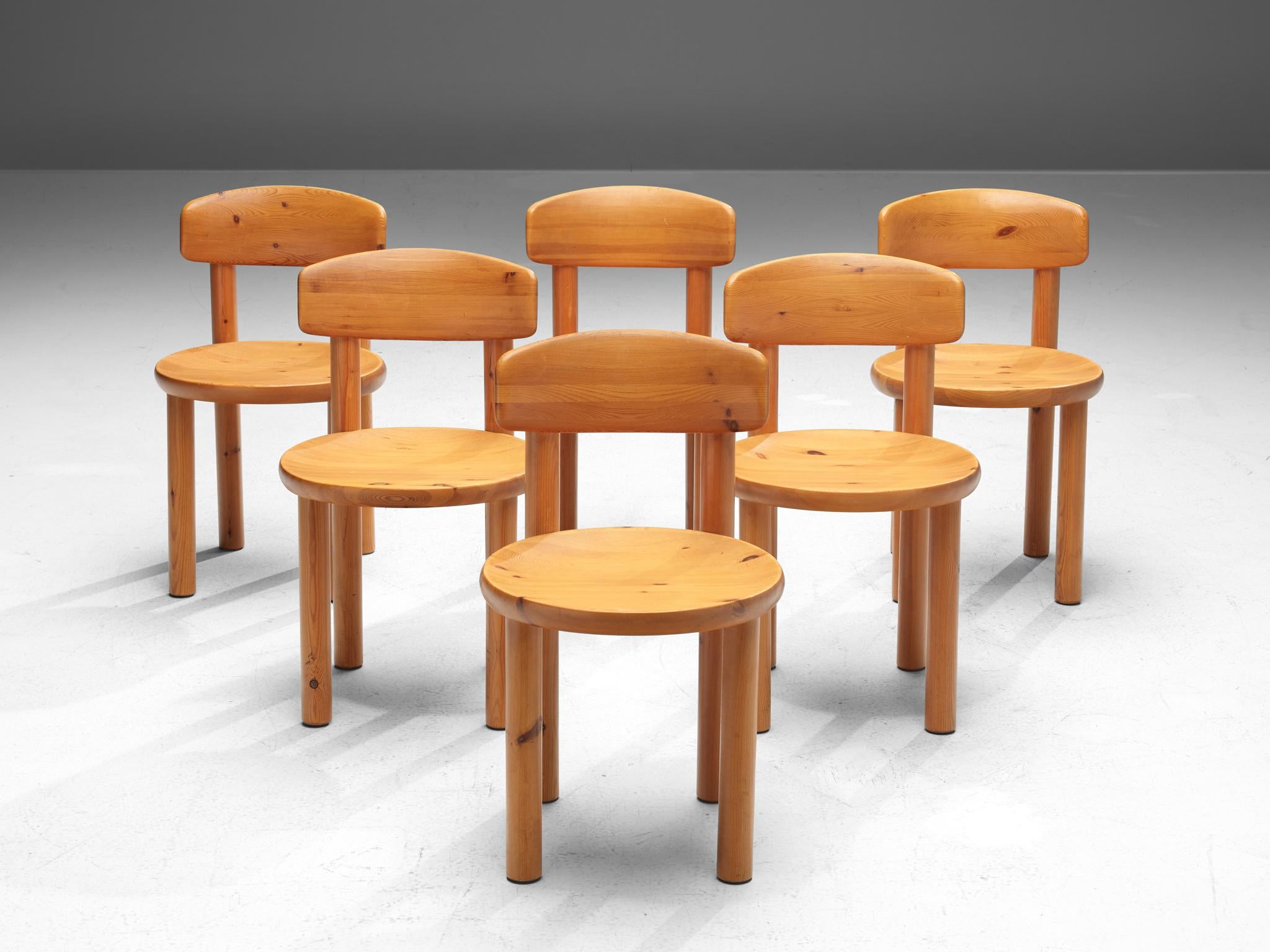 Rainer Daumiller for Hirtshals Savvaerk, set of six dining chairs, pine, Denmark, 1970s

Beautiful set of organic and natural armchairs in solid pine. A simplistic design with a round seating and attention for the natural expression and grain of the