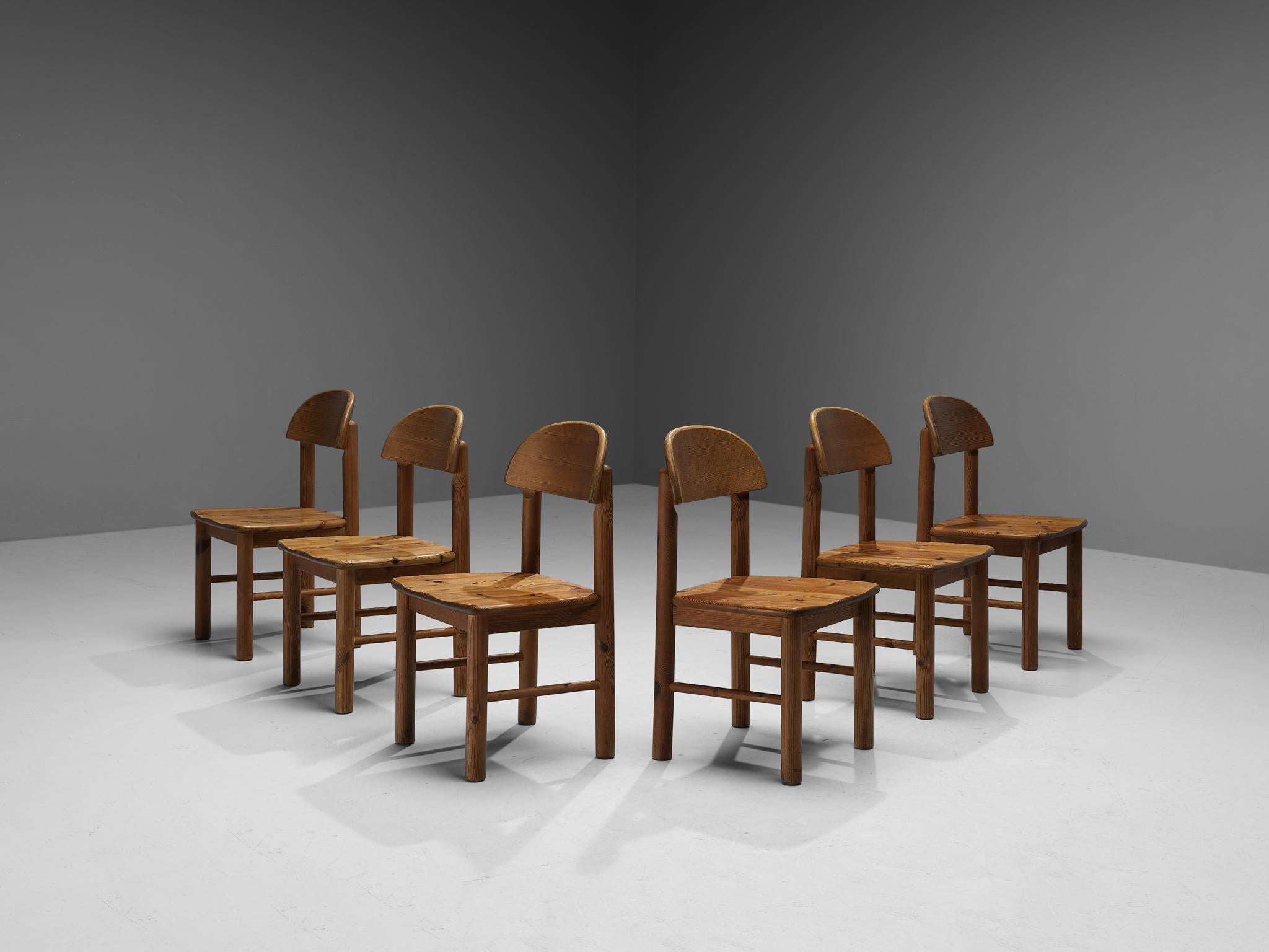 Rainer Daumiller for Hirtshals Sawmill, set of six dining chairs, pine, Denmark, 1970s

Beautiful, organic and natural dining chairs in solid pine. A simplistic design with a round seating and attention for the natural expression and grain of the