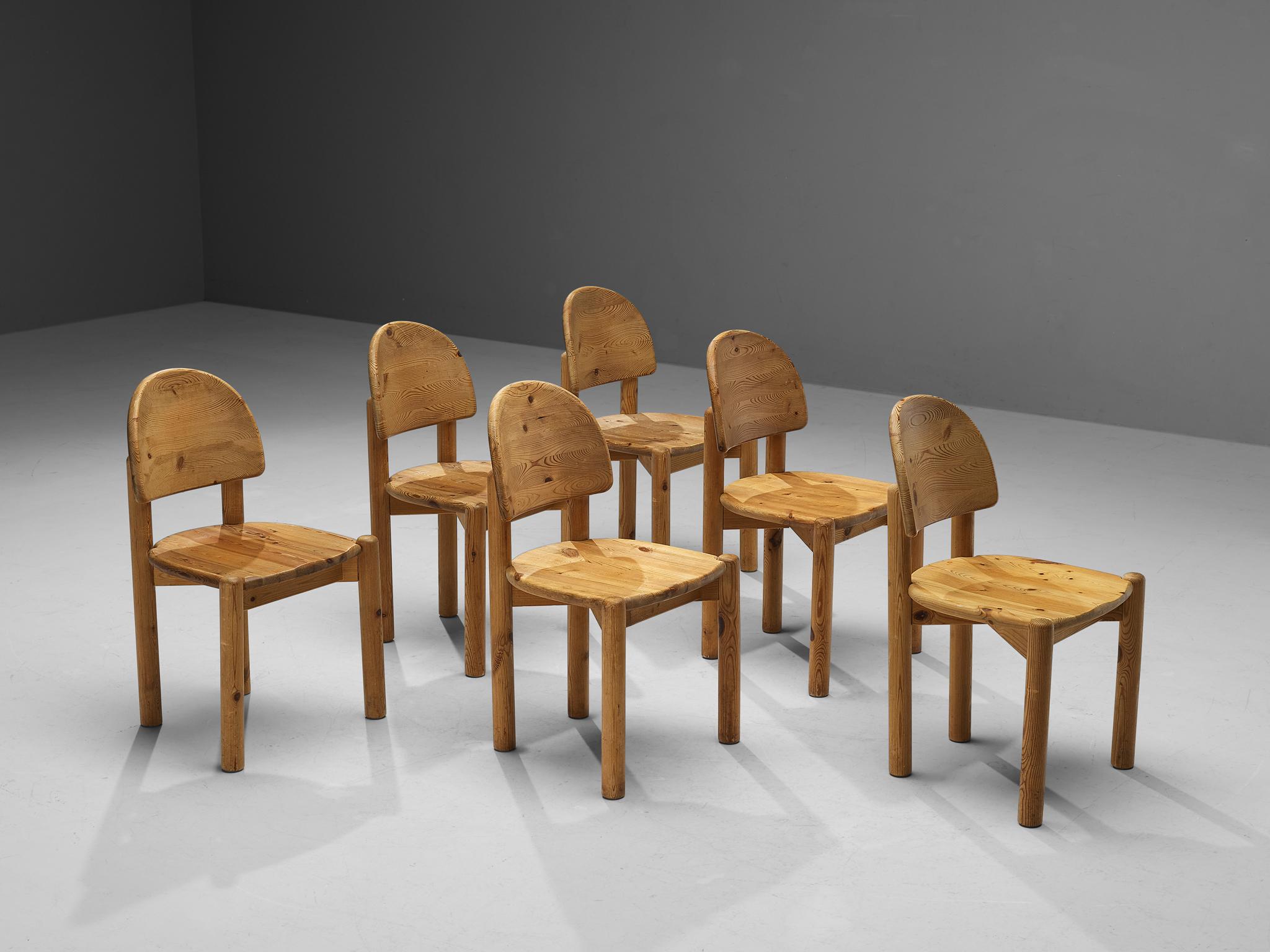 Rainer Daumiller for Hirtshals Sawmill, set of six dining chairs, pine, Denmark, 1970s

Beautiful, organic and natural dining chairs in solid pine designed by Rainer Daumiller. A simplistic design with a round seating and attention for the natural