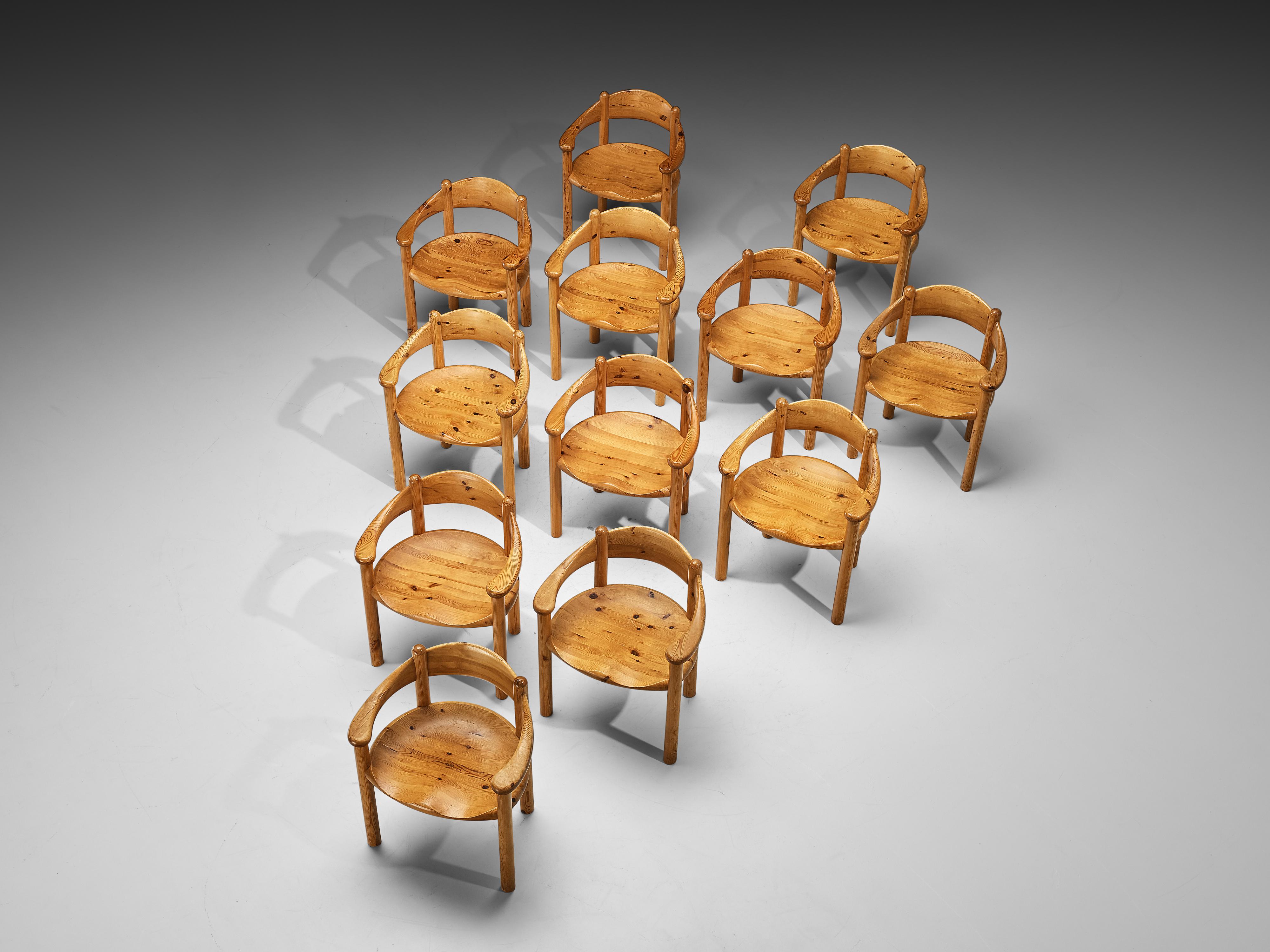 Rainer Daumiller, set di dodici poltrone in pino, Danimarca, anni '70.

Bellissimo set di poltrone organiche e naturali in pino massiccio disegnate da Rainer Daumiller. Un design semplicistico con una seduta rotonda e profonda e una grande