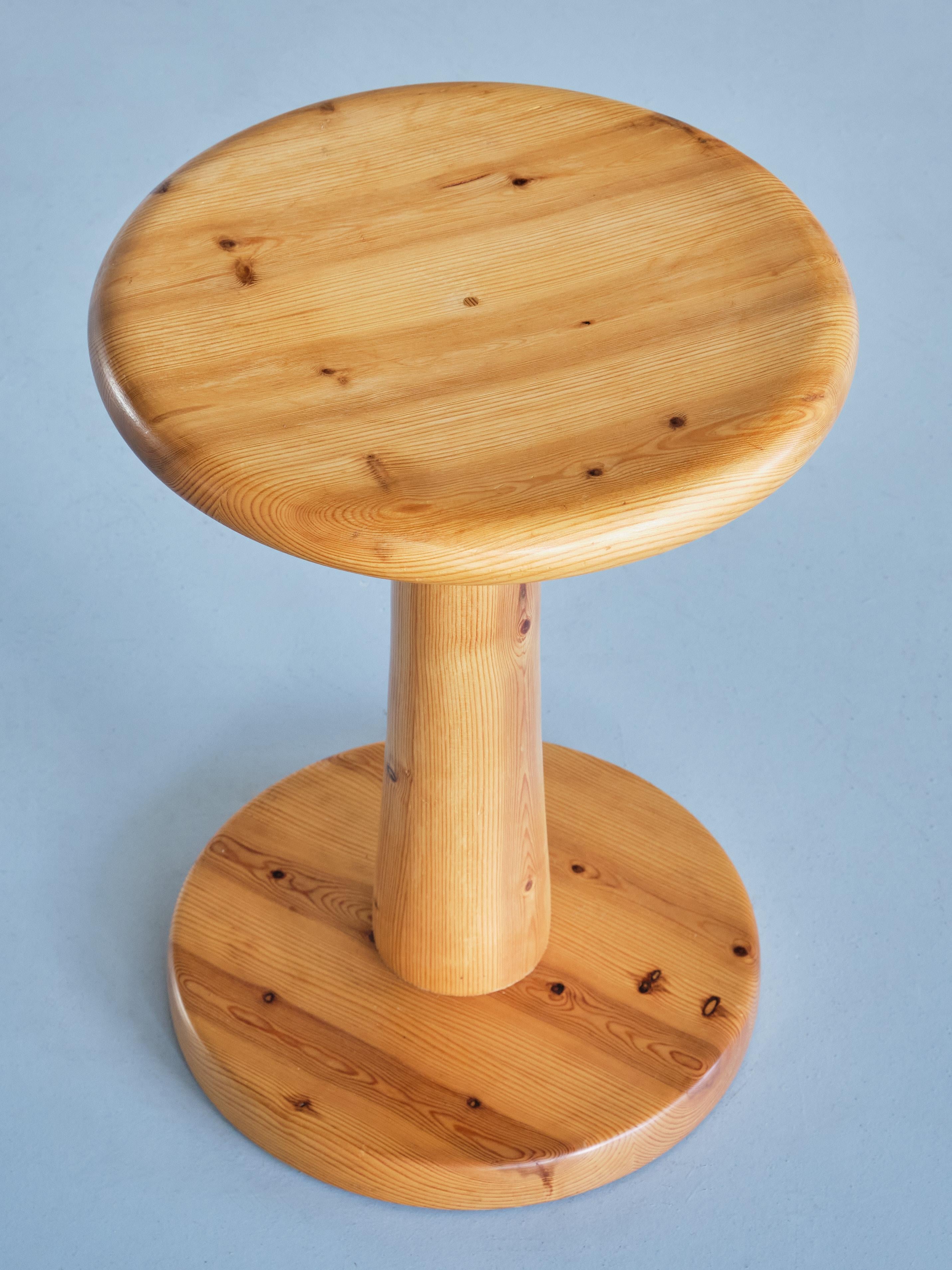 Rainer Daumiller Stool / Side Table in Pine, Hirtshals Savværk, Denmark, 1970s In Good Condition For Sale In The Hague, NL