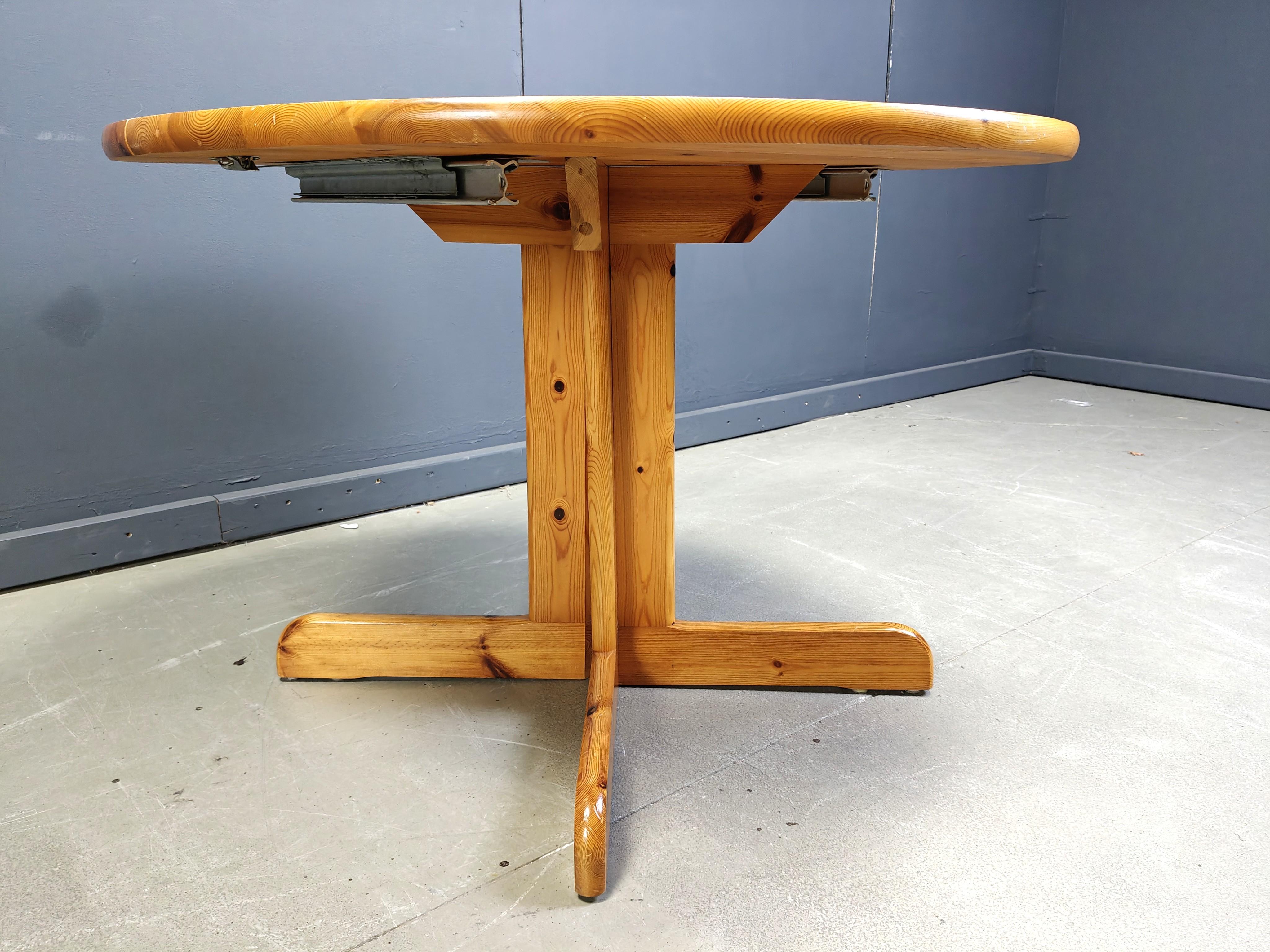 Scandinave moderne Table de salle à manger en pin de style Rainer Daumiller, 1970 en vente