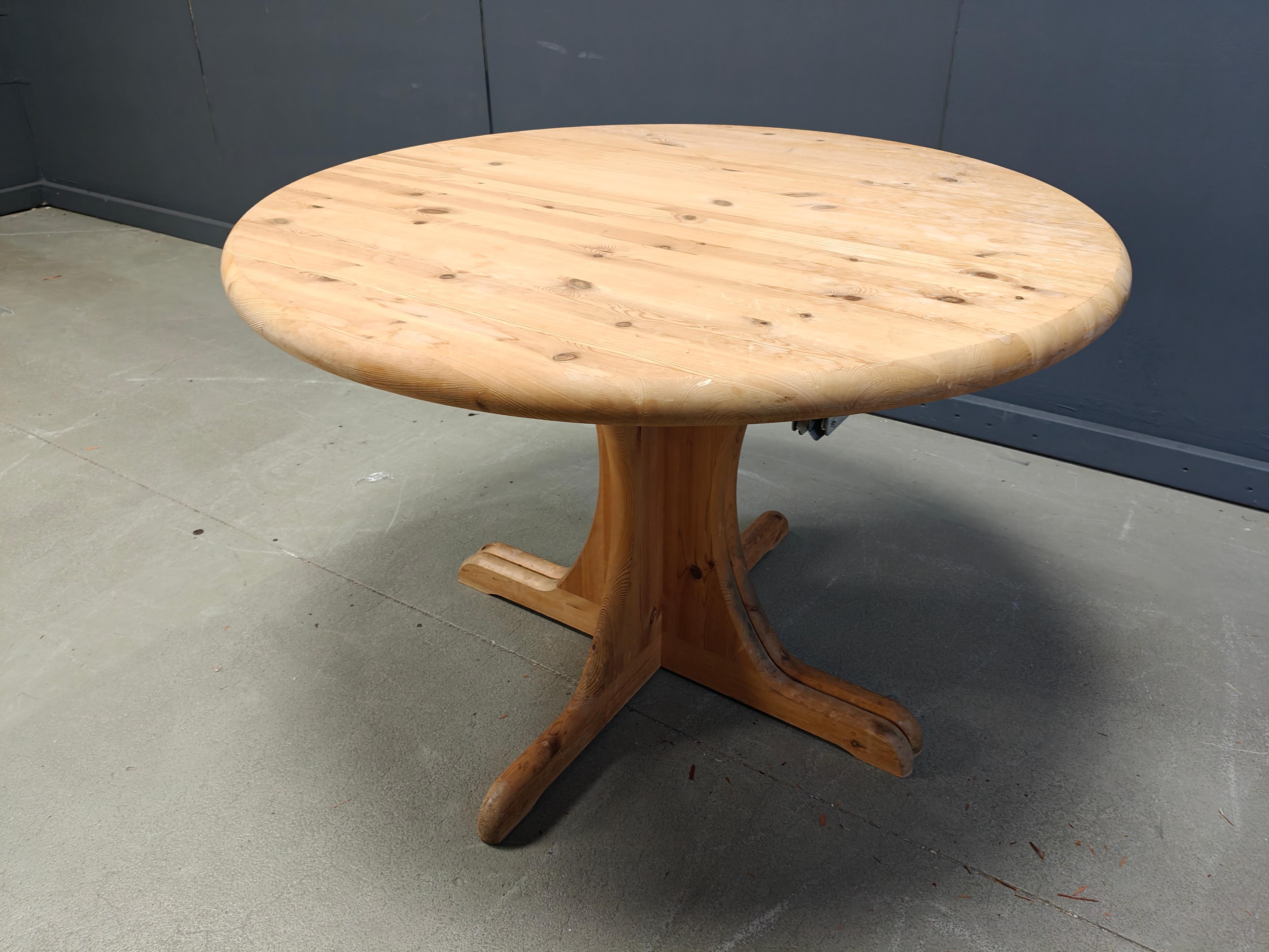 Danois Table de salle à manger en pin de style Rainer Daumiller, 1970 en vente
