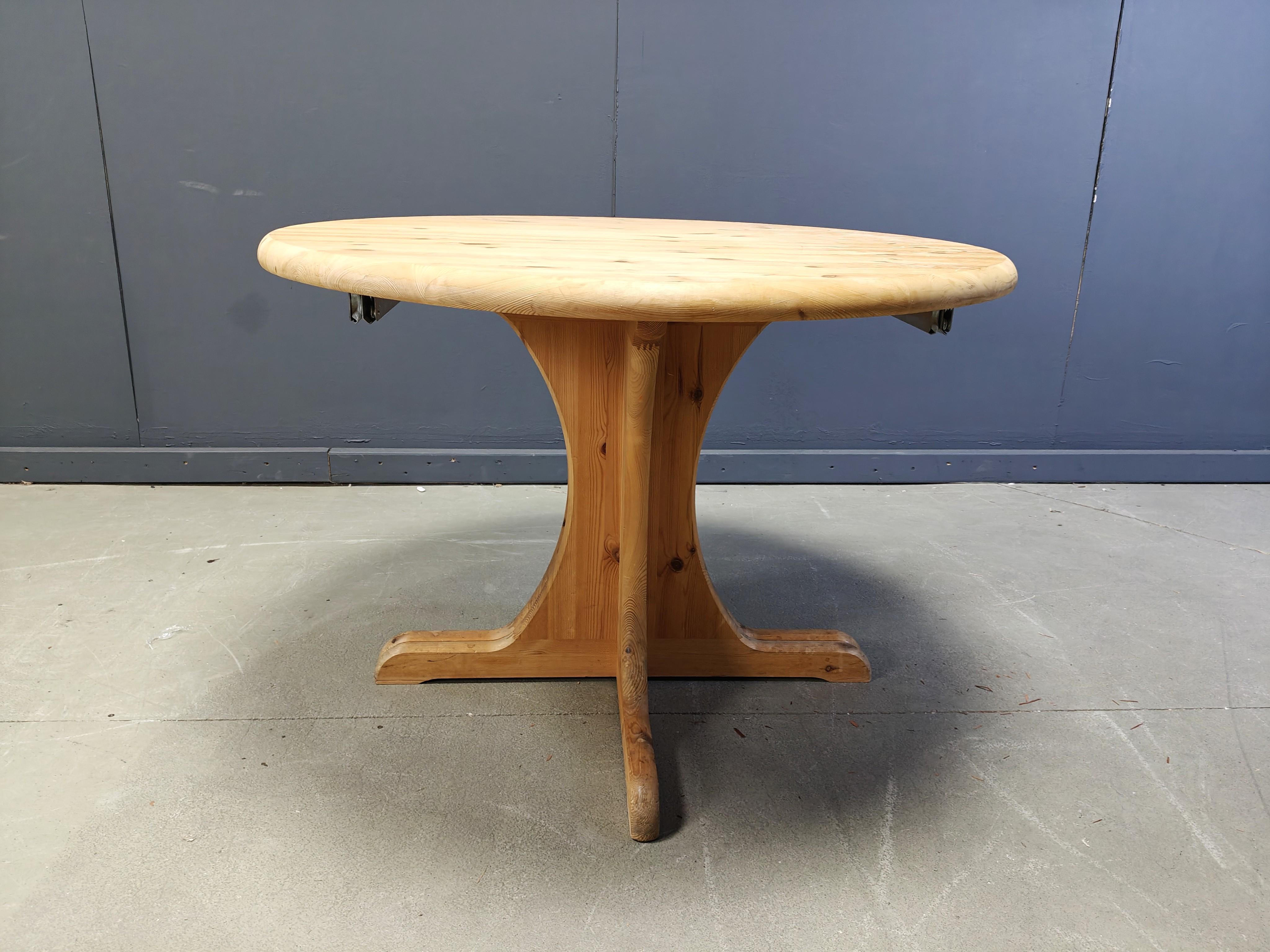 Table de salle à manger en pin de style Rainer Daumiller, 1970 en vente 2