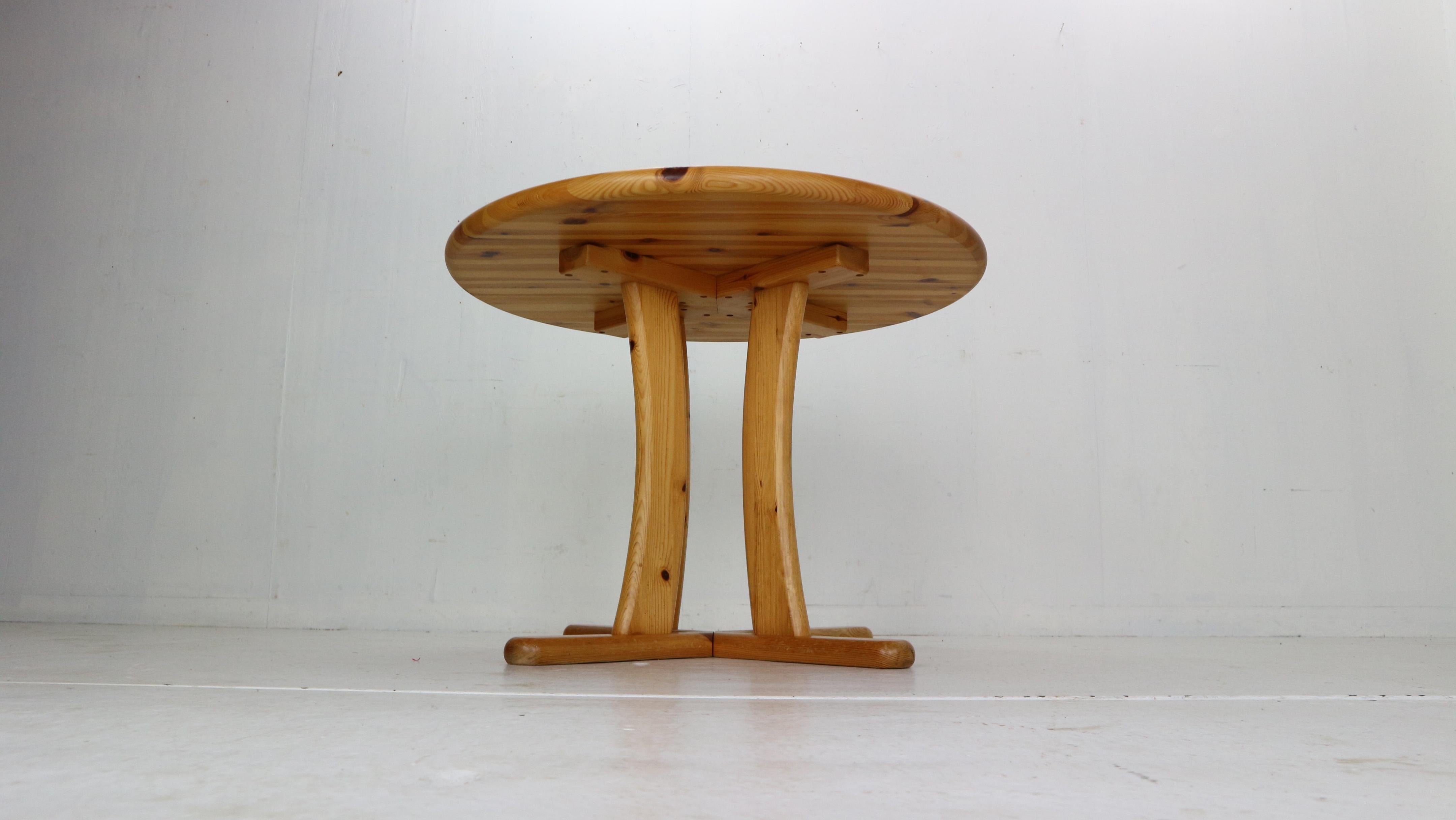 Rainer Daumiller Style Round Solid Pinewood Dinning Table, 1970's Denmark 3