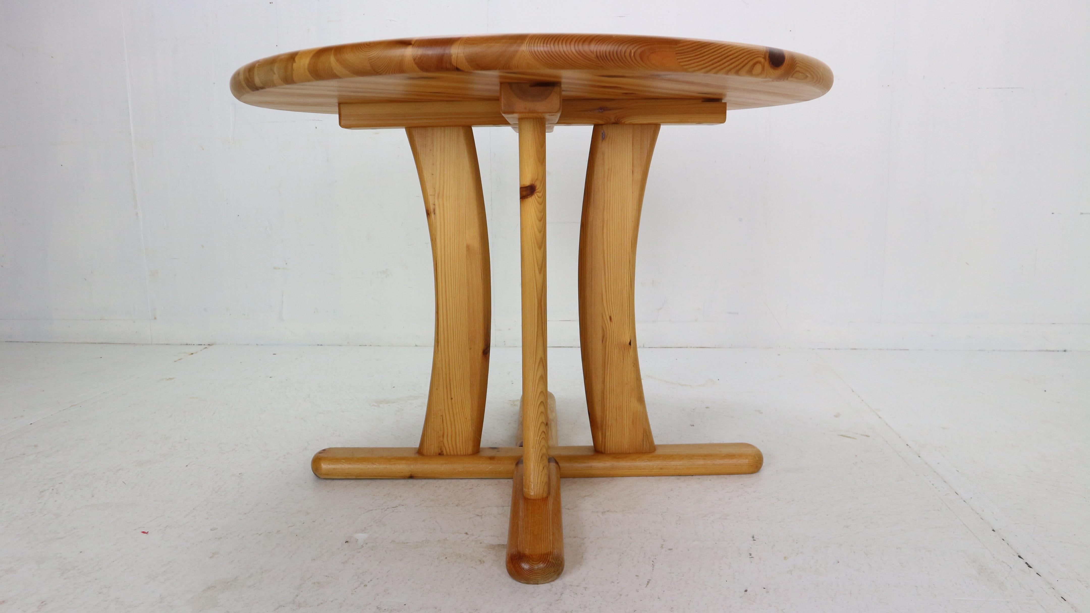 Rainer Daumiller Style Round Solid Pinewood Dinning Table, 1970's Denmark 4