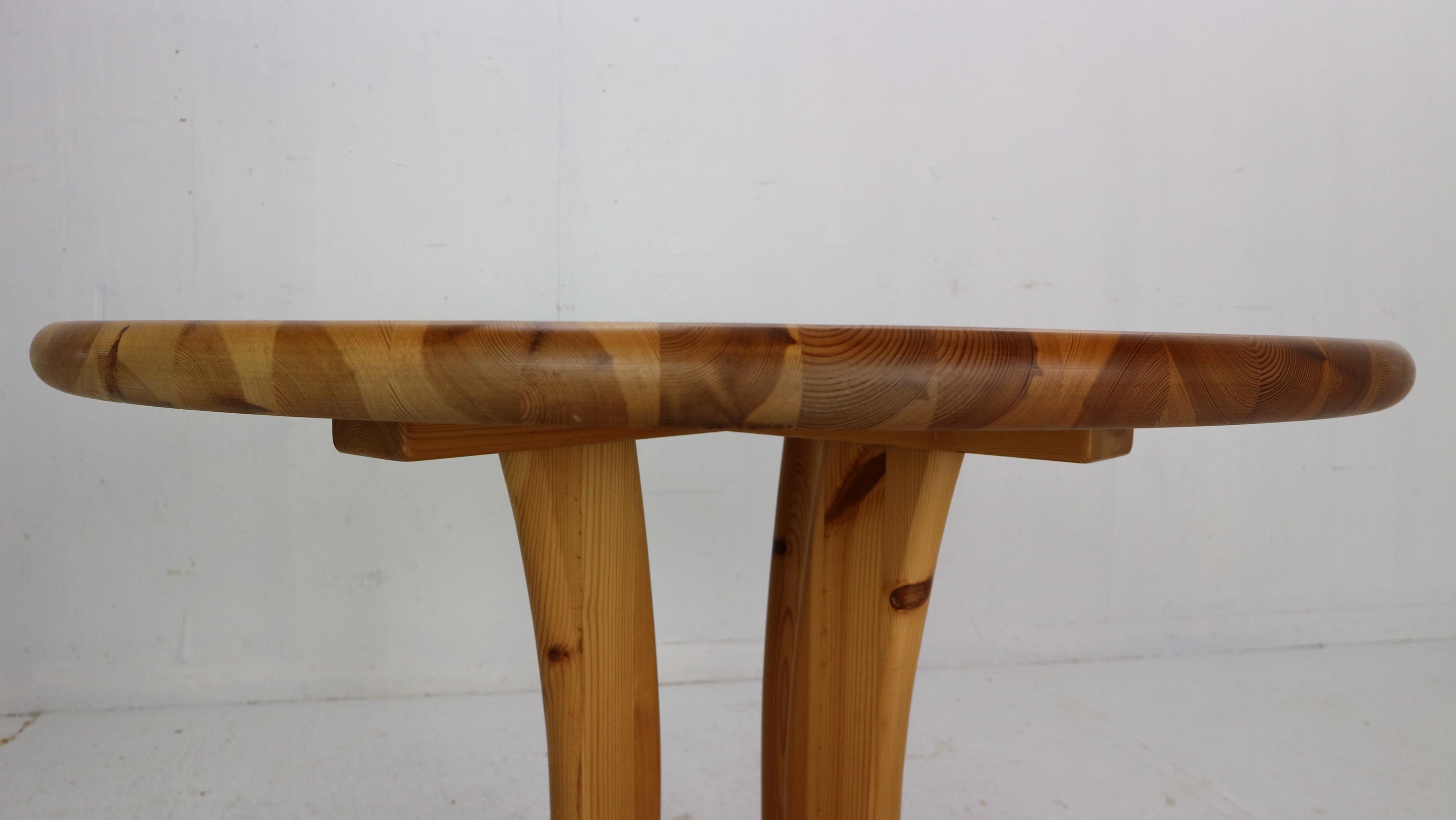 Rainer Daumiller Style Round Solid Pinewood Dinning Table, 1970's Denmark For Sale 10