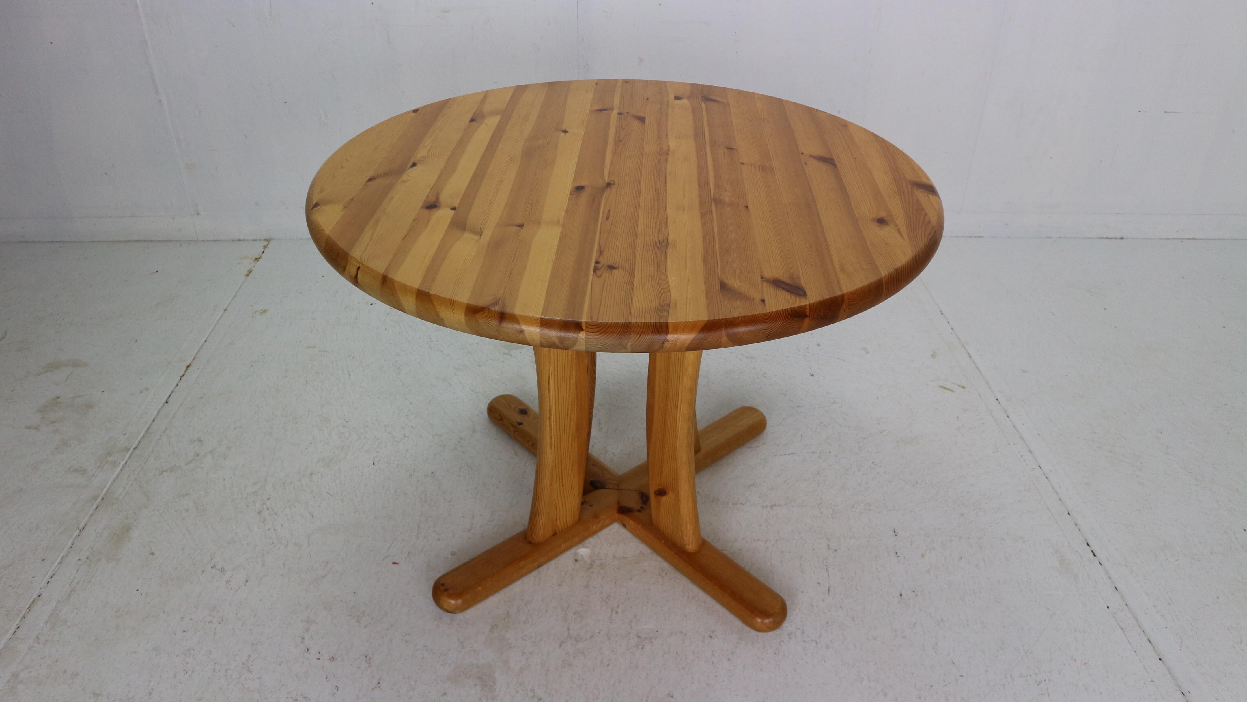 Late 20th Century Rainer Daumiller Style Round Solid Pinewood Dinning Table, 1970's Denmark For Sale