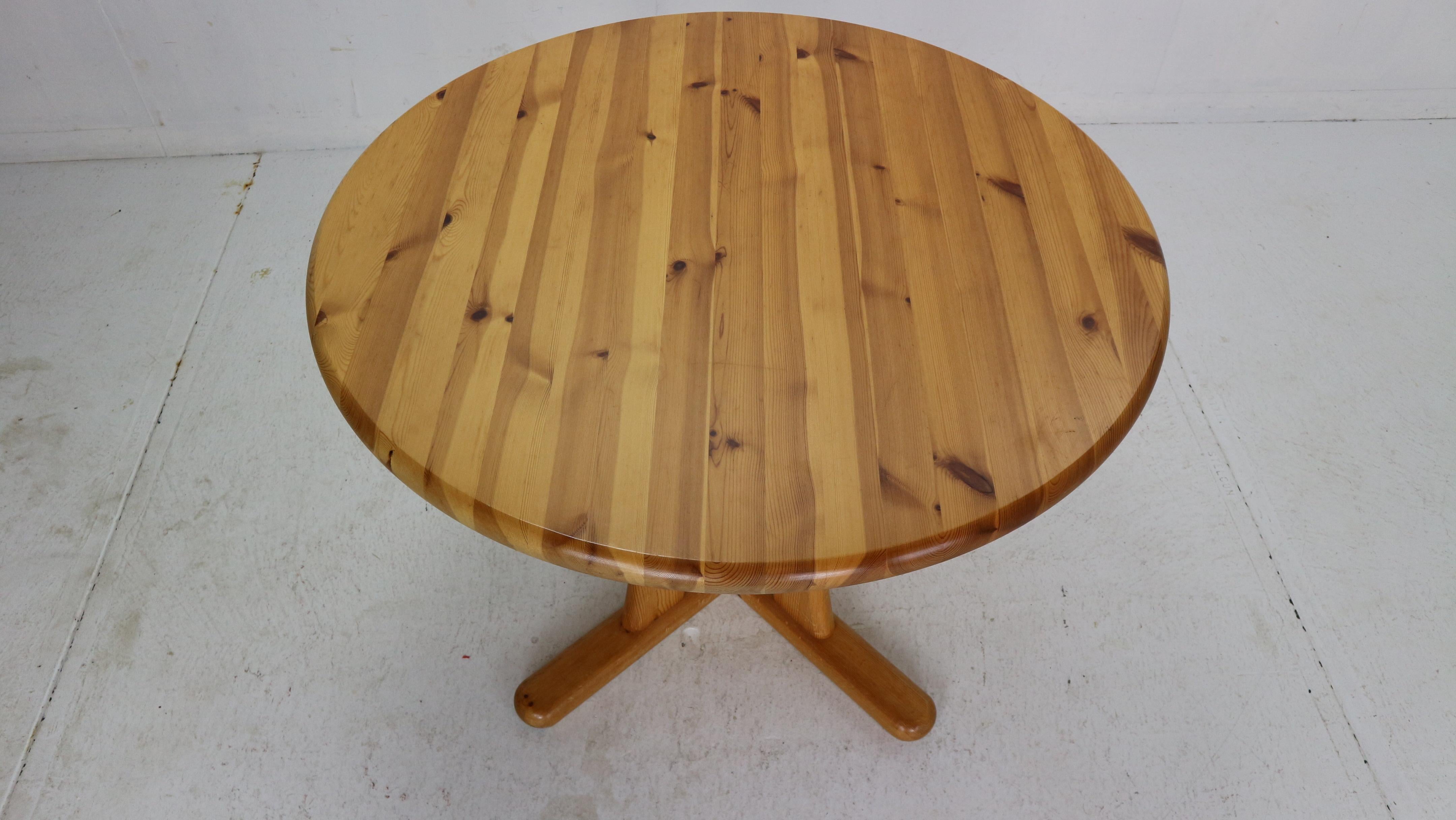 Wood Rainer Daumiller Style Round Solid Pinewood Dinning Table, 1970's Denmark For Sale