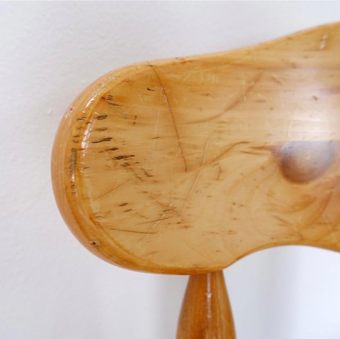 Legno Set di 4 sedie brutaliste in pino in stile Rainer Daumiller in vendita