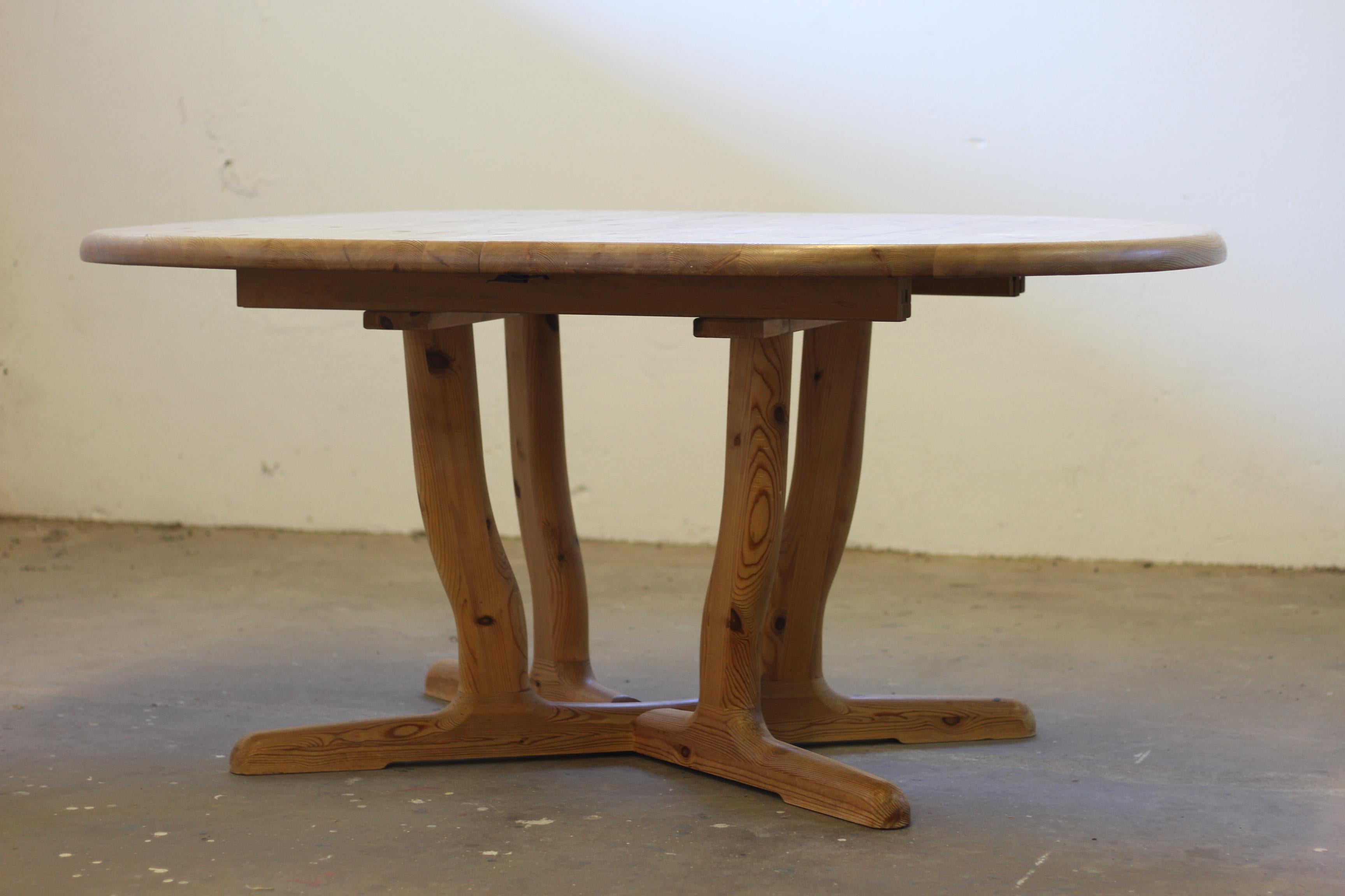 Danish Rainer Daumiller Style Solid Extendable Pinewood Dinning Table, 1980's Dyrlund For Sale