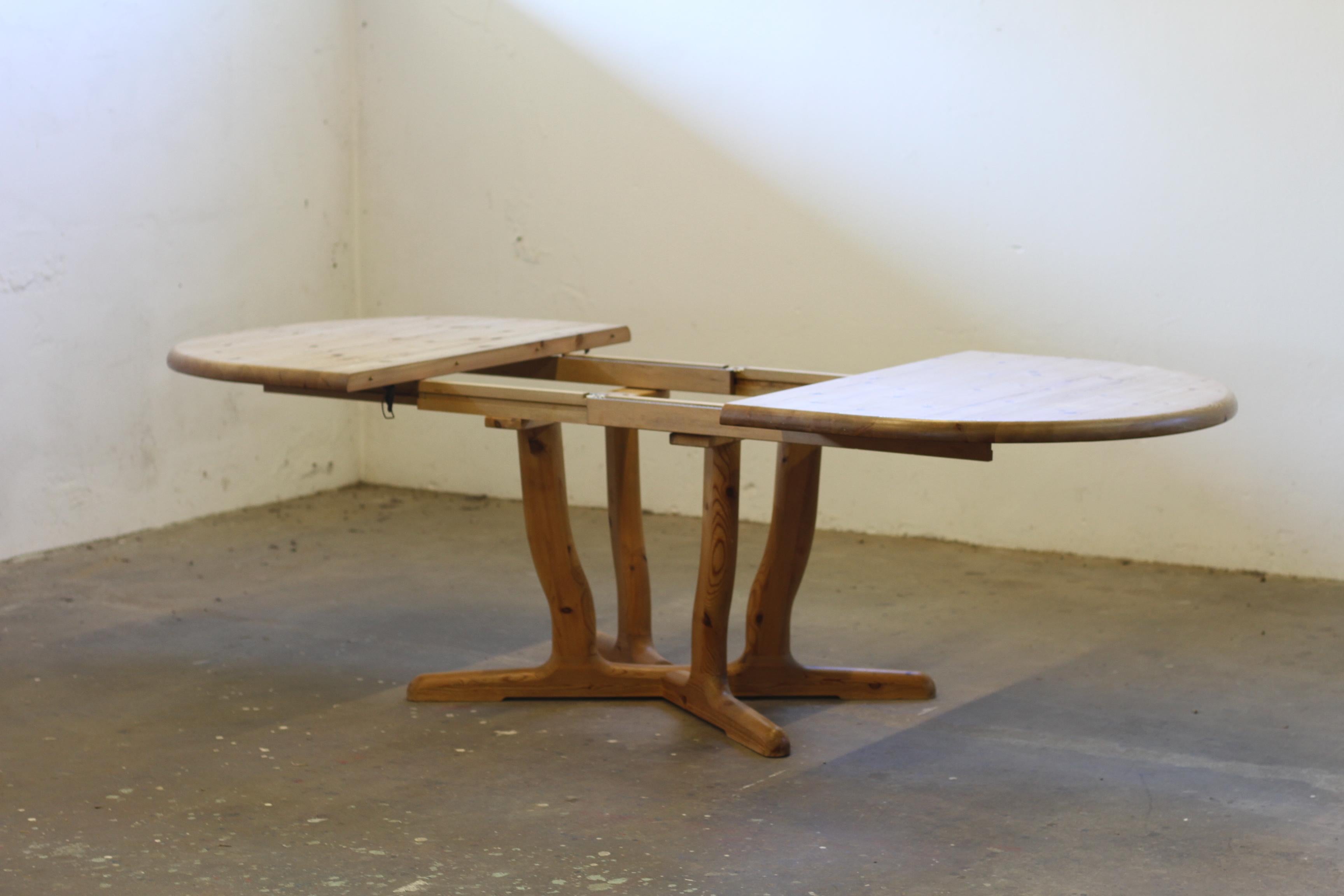 Late 20th Century Rainer Daumiller Style Solid Extendable Pinewood Dinning Table, 1980's Dyrlund For Sale