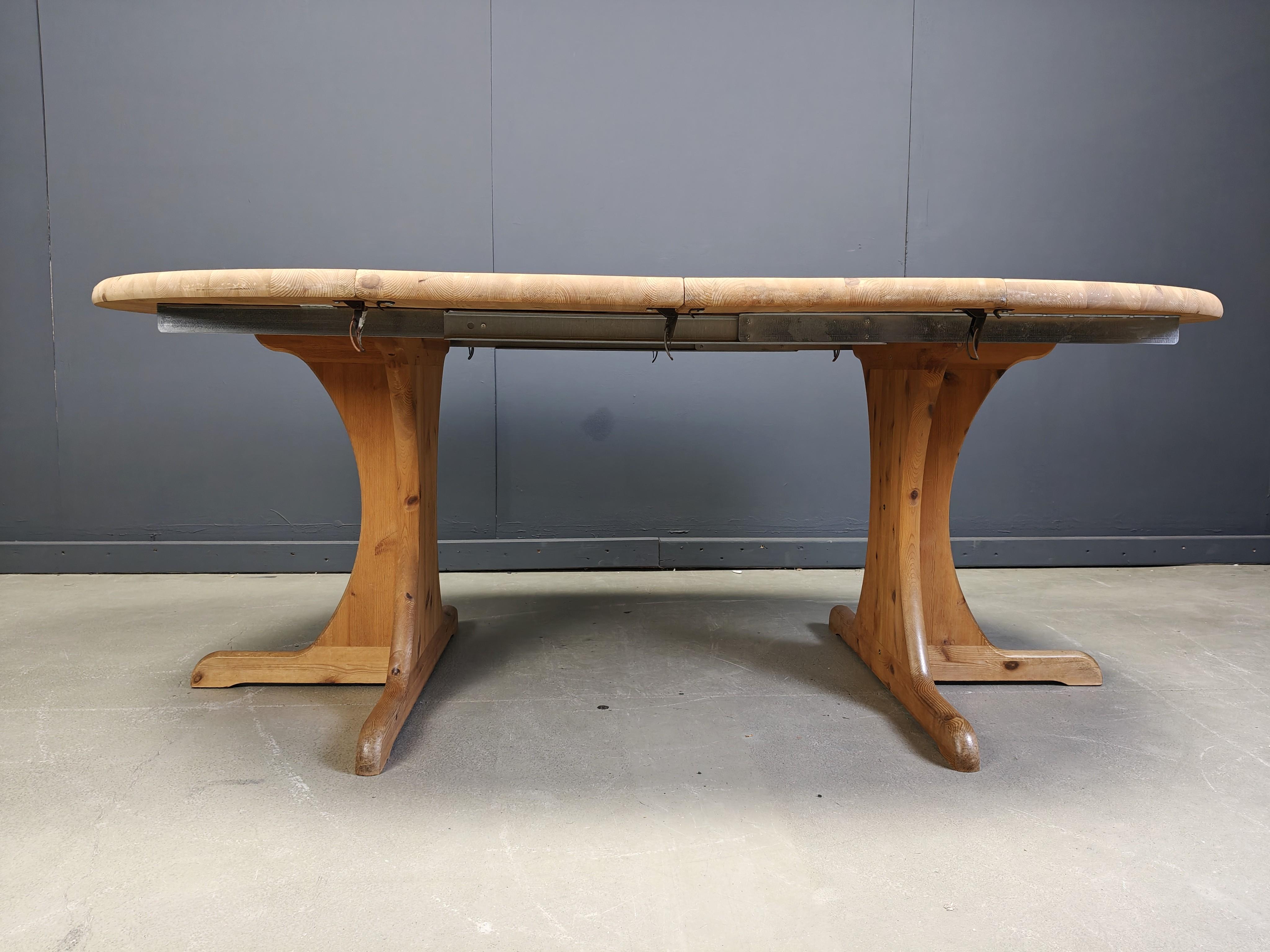 Scandinave moderne Table de salle à manger extensible en pin de style XL de Rainer Daumiller, 1970 en vente