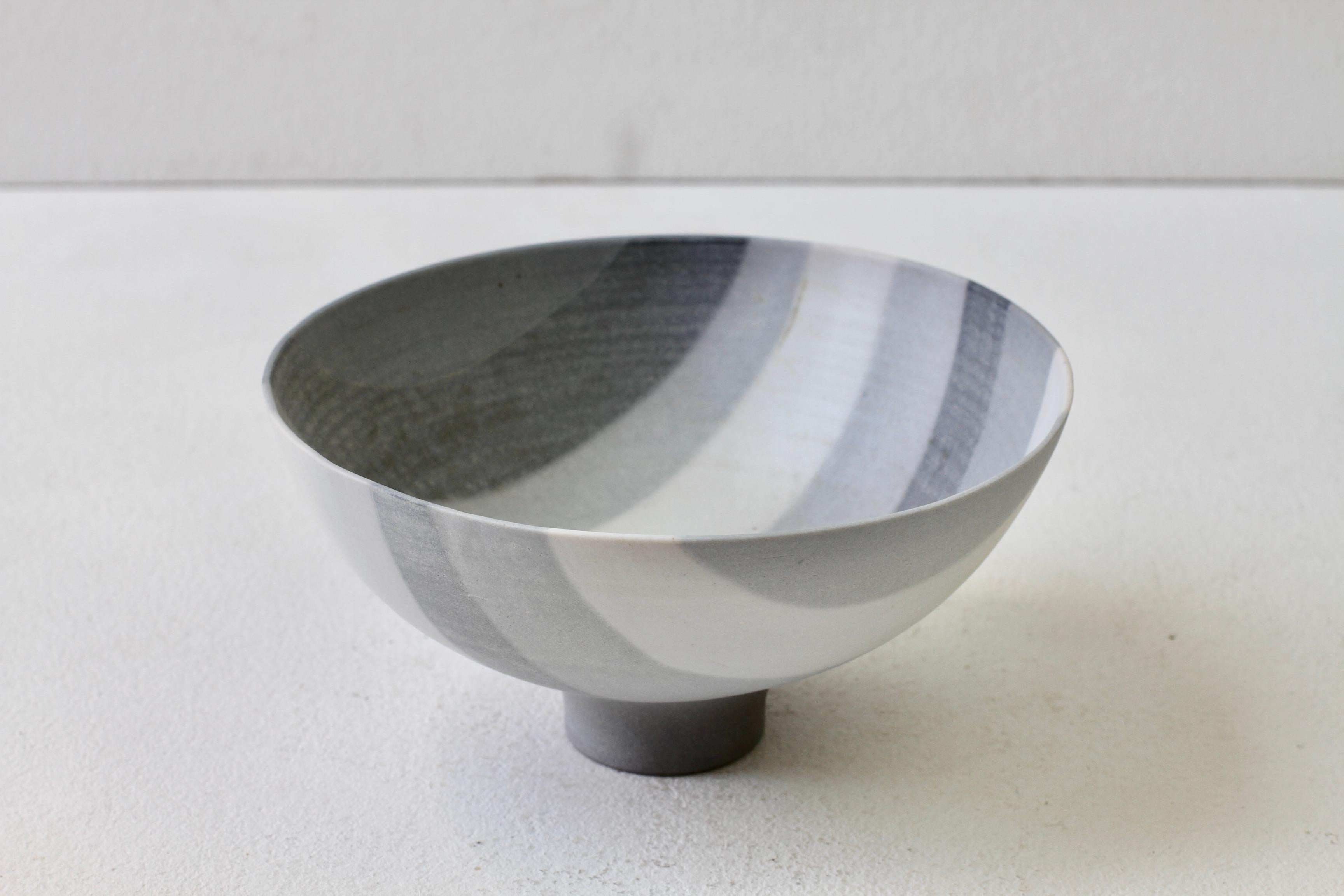 Rainer Doss Signed German Art Studio Grey Striped Porcelain Pottery Bowl 1981 For Sale 5