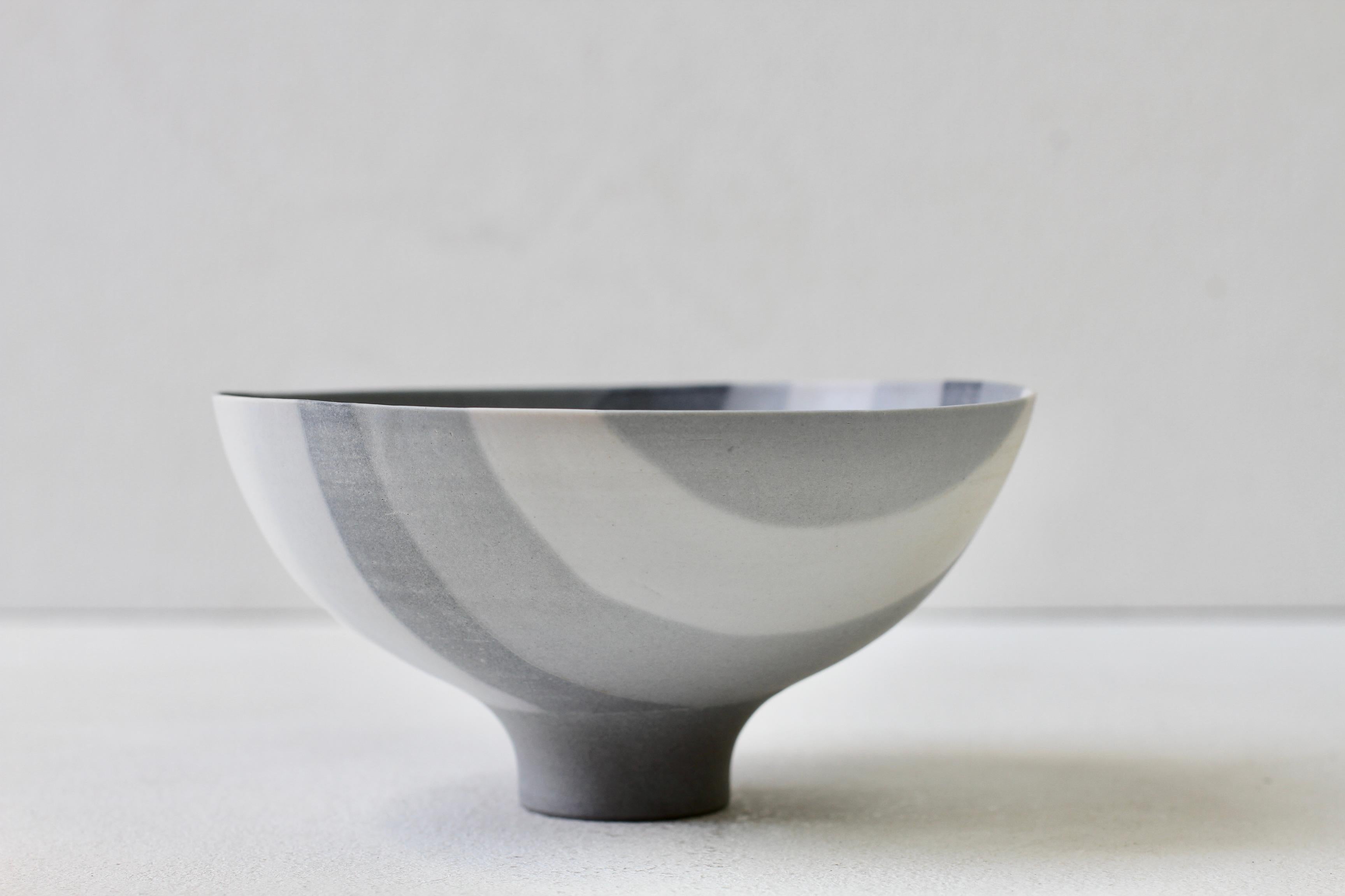 Rainer Doss Signed German Art Studio Grey Striped Porcelain Pottery Bowl 1981 For Sale 1