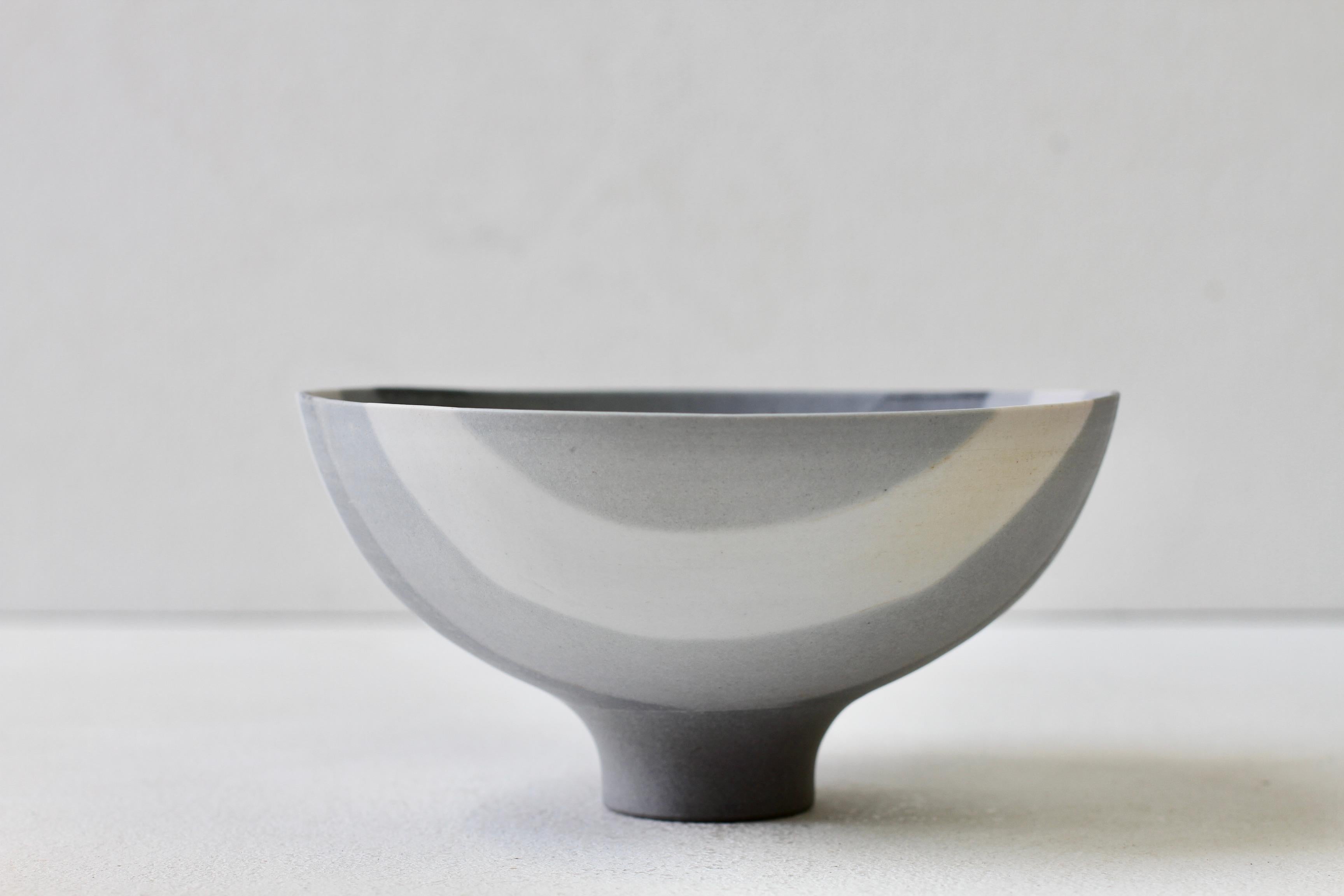 Rainer Doss Signed German Art Studio Grey Striped Porcelain Pottery Bowl 1981 For Sale 2