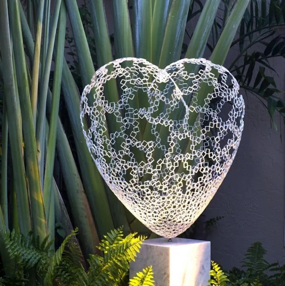Big Love (Chrome) - Sculpture by Rainer Lagemann