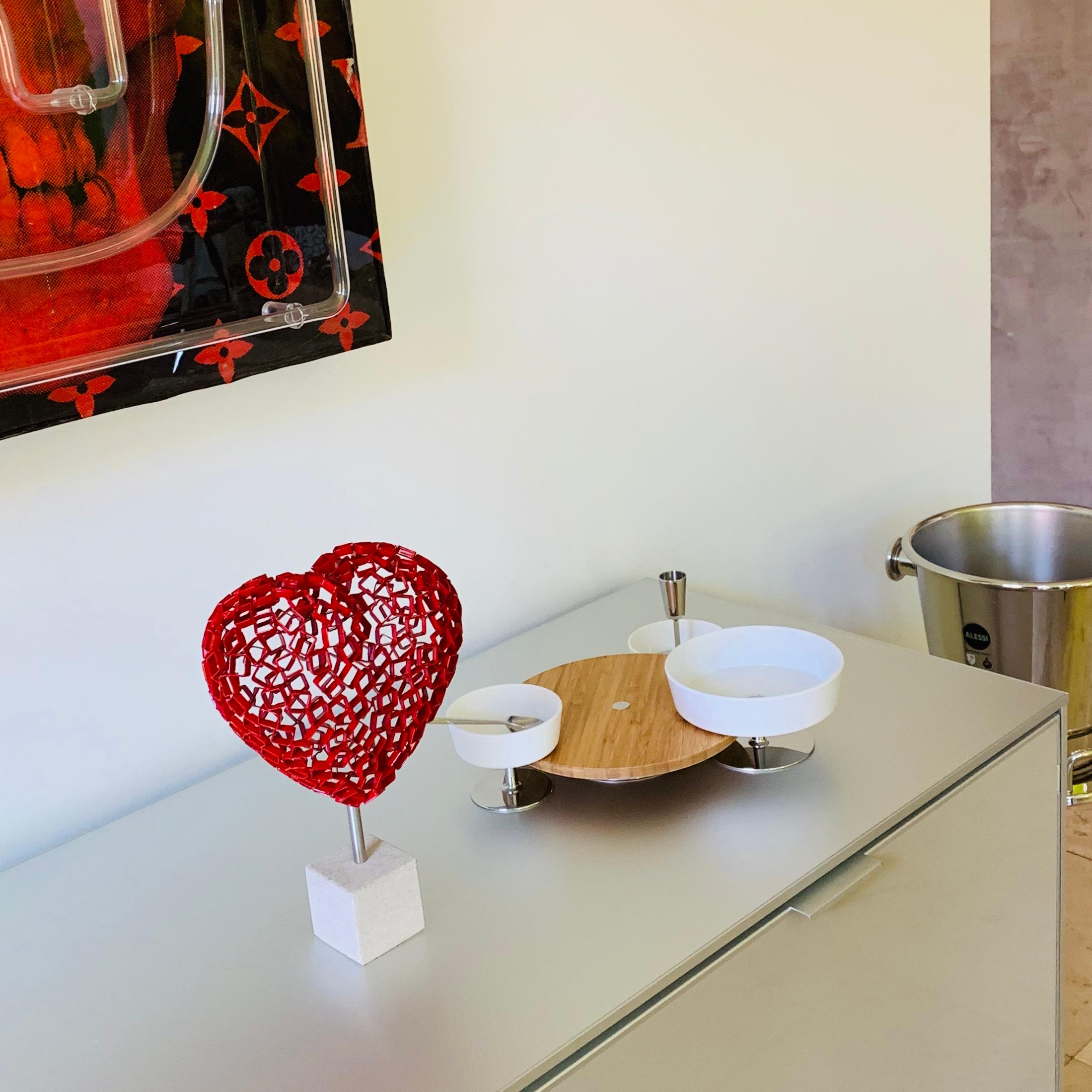 Diamond Love (red) - Contemporary Sculpture by Rainer Lagemann