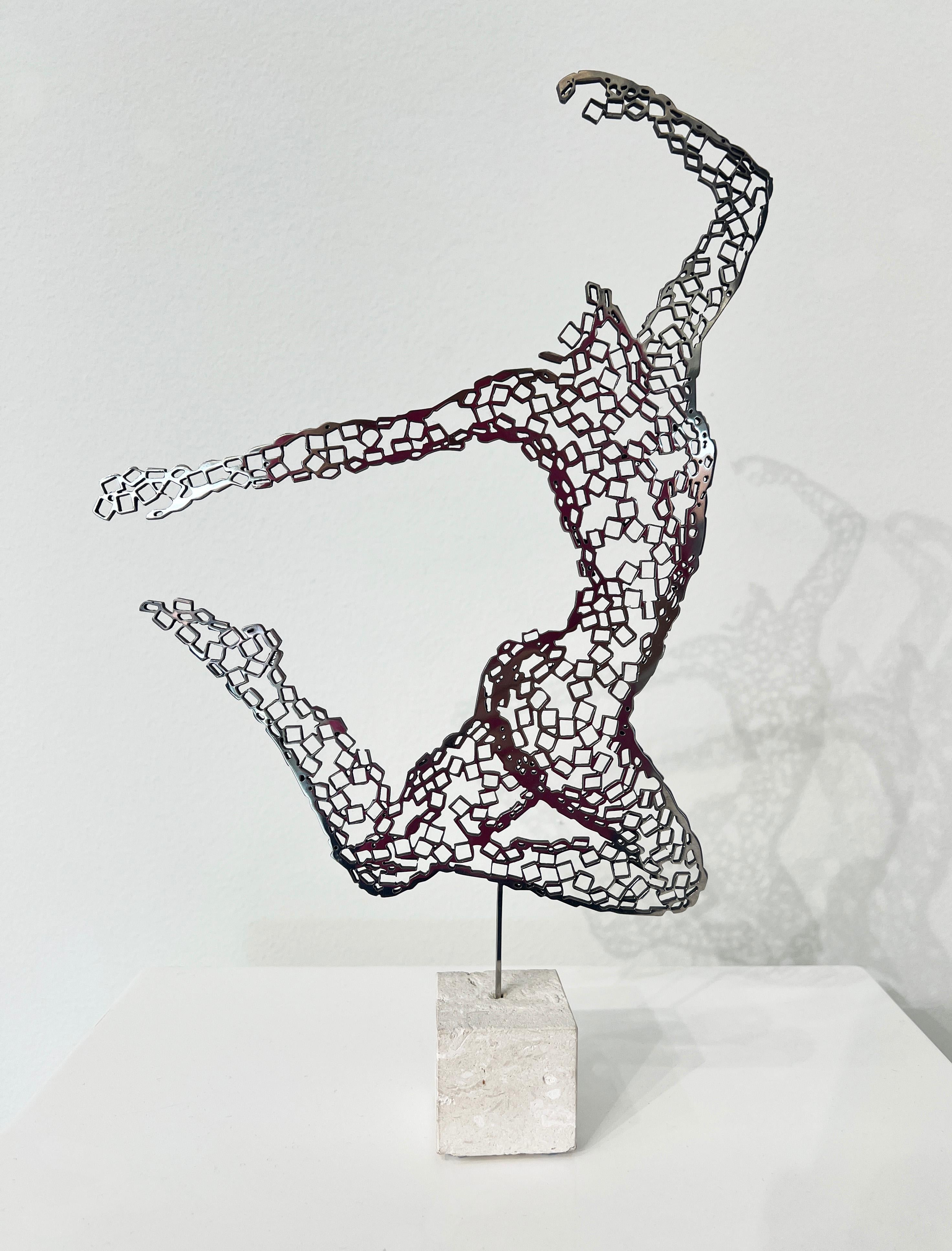 White Swan - Sculpture by Rainer Lagemann