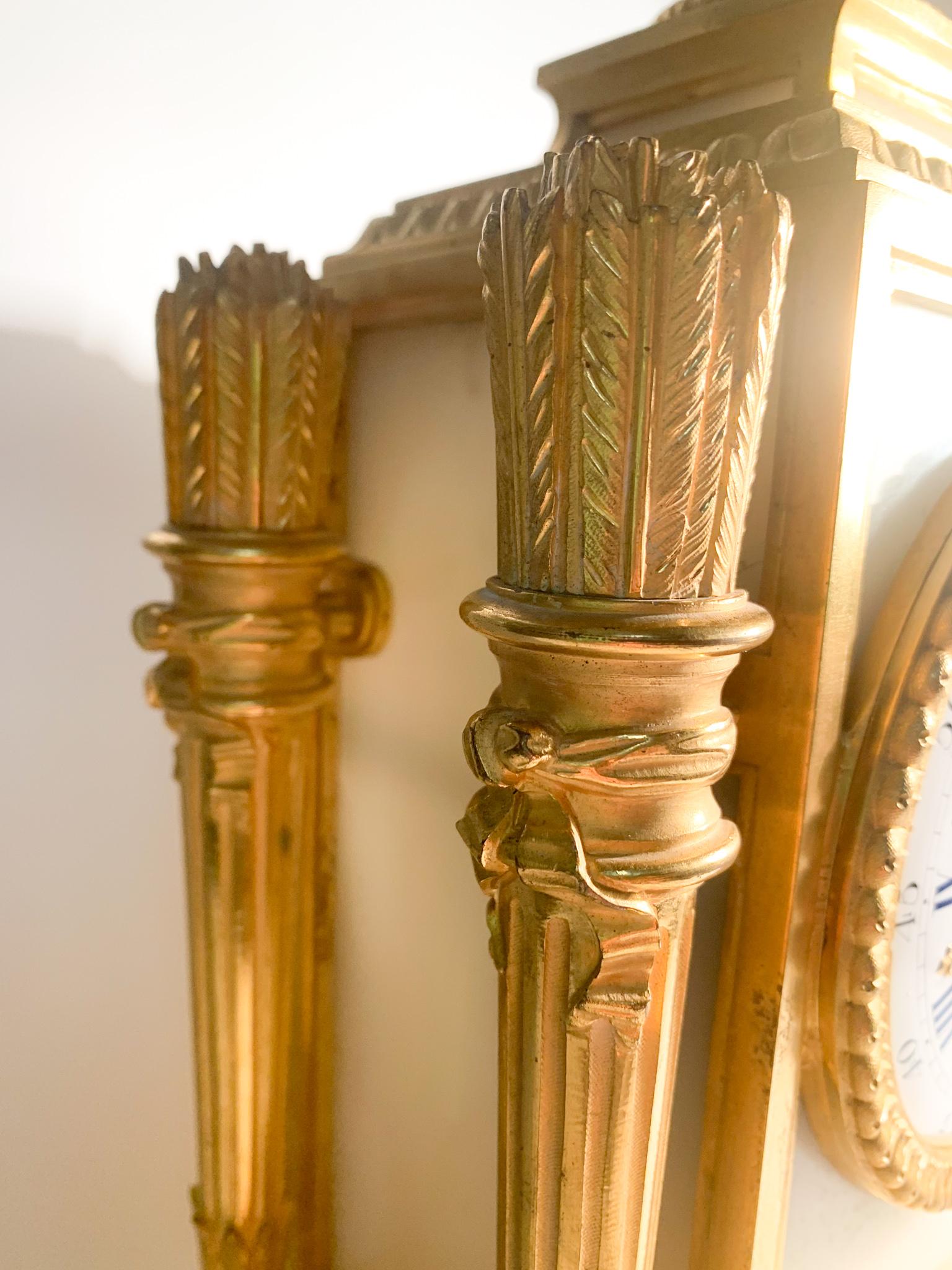Raingo Frères Tischuhr im Stil Louis XVI aus Alabaster und vergoldeter Bronze 1800 im Angebot 6