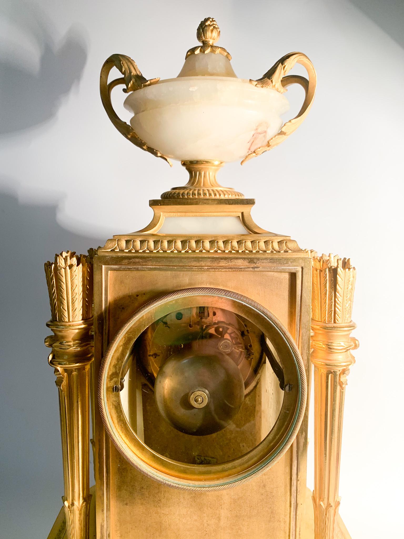 Raingo Frères Tischuhr im Stil Louis XVI aus Alabaster und vergoldeter Bronze 1800 im Angebot 10