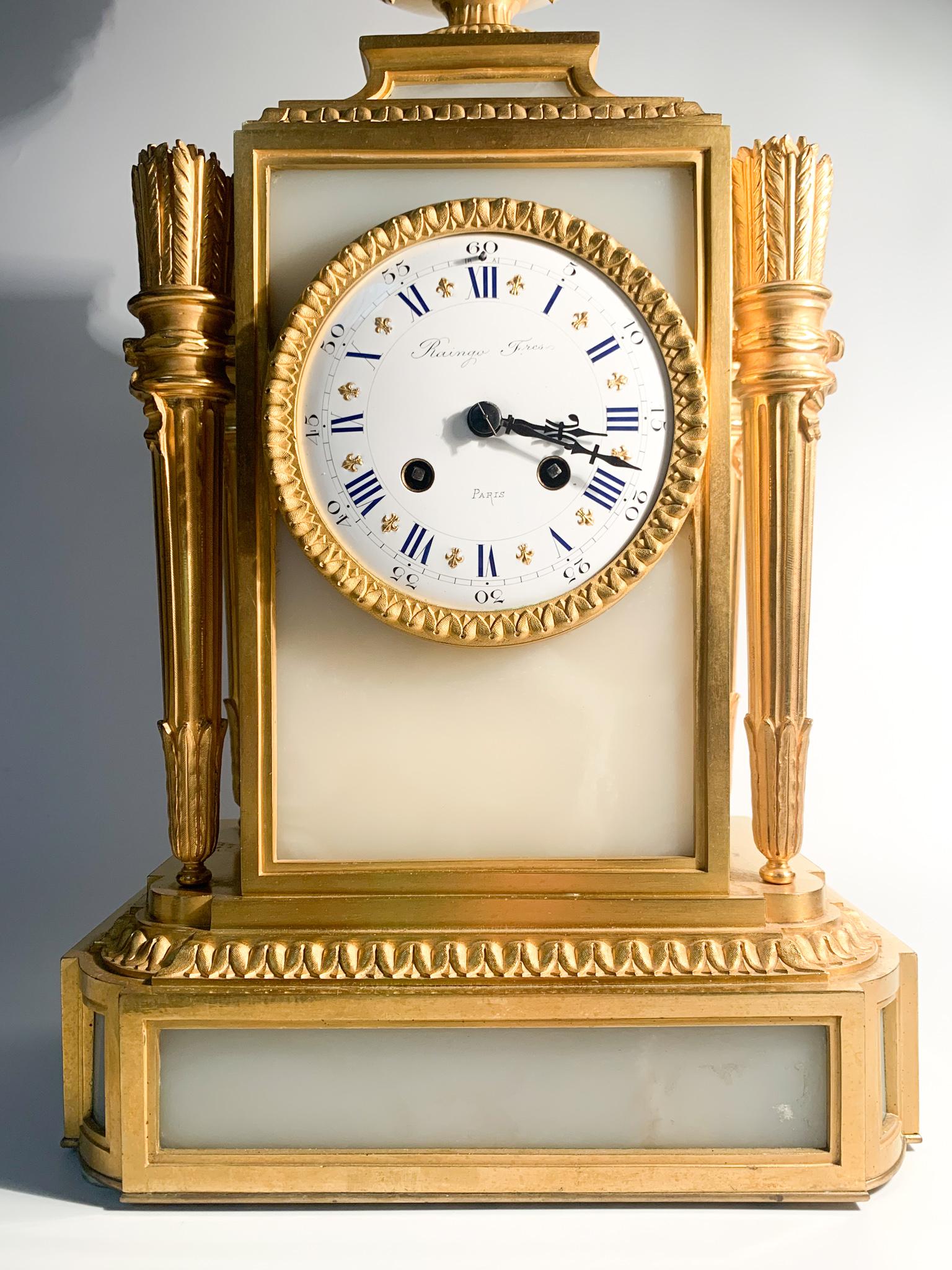 Raingo Frères Tischuhr im Stil Louis XVI aus Alabaster und vergoldeter Bronze 1800 im Angebot 11