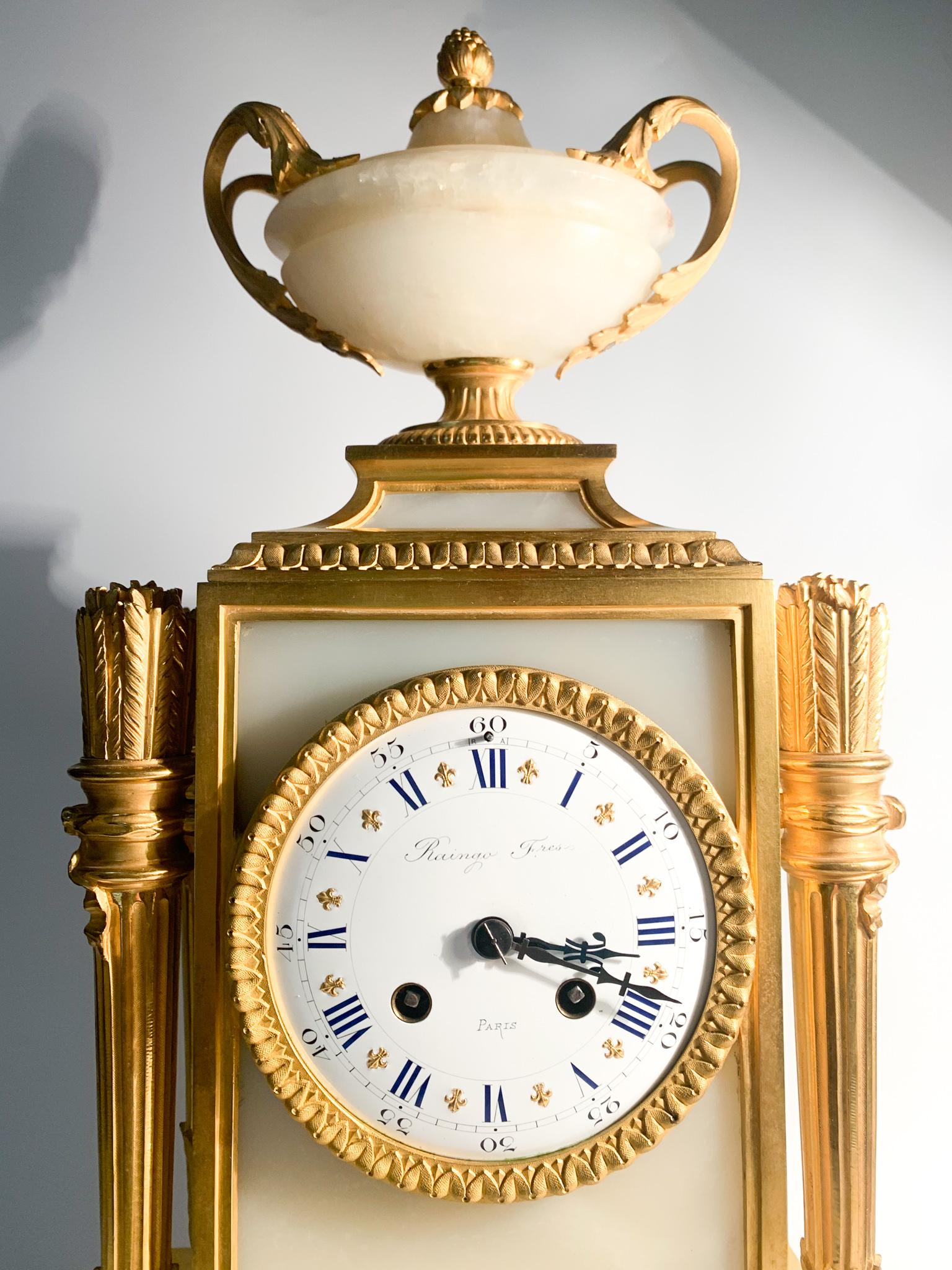 Raingo Frères Tischuhr im Stil Louis XVI aus Alabaster und vergoldeter Bronze 1800 im Angebot 12