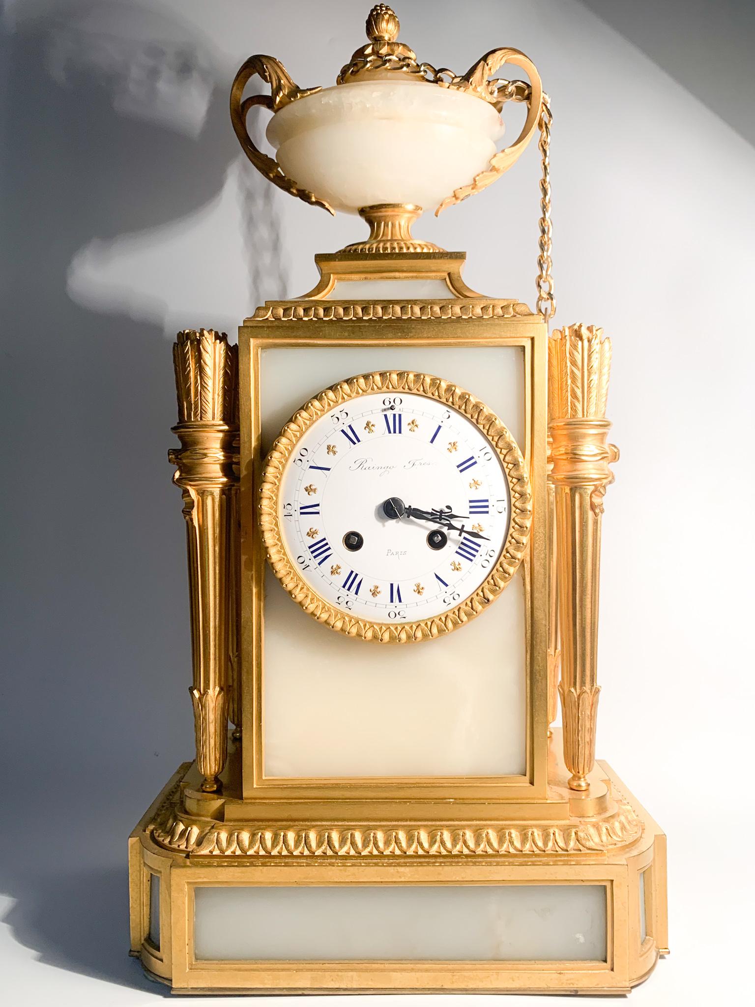 French Louis XVI style table clock in alabaster and gilded bronze, made by Raingo Frères Paris in 1800

Measures: Ø cm 24 Ø cm 14 h cm 46.