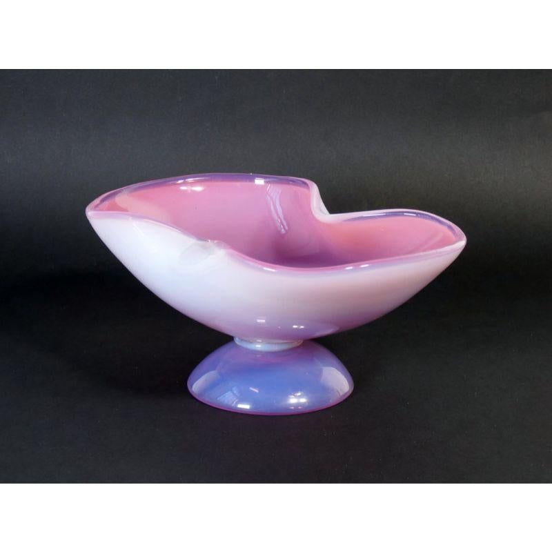 Raised in milk glass, design Archimedes Seguso.
Murano, 1940s / 1950s

Origin: Murano
Period: 40s / 50s
Designer: Archimede Seguso
(Murano, 1909 - 1999), Italian
entrepreneur and master glassmaker. Archimede Seguso was one of the best known