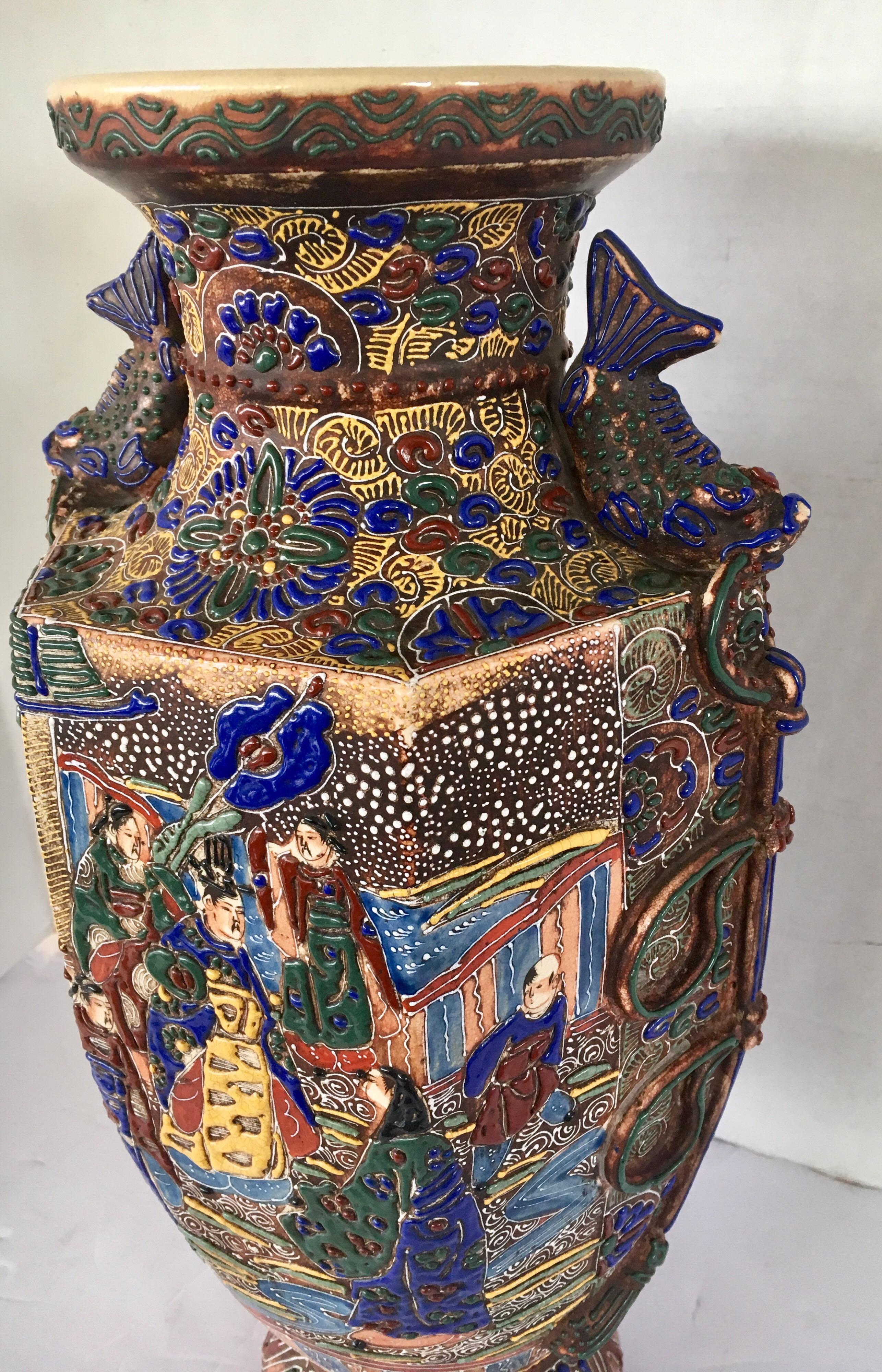 Japonais Vase en forme de poisson de style Satsuma japonais surélevé Urny