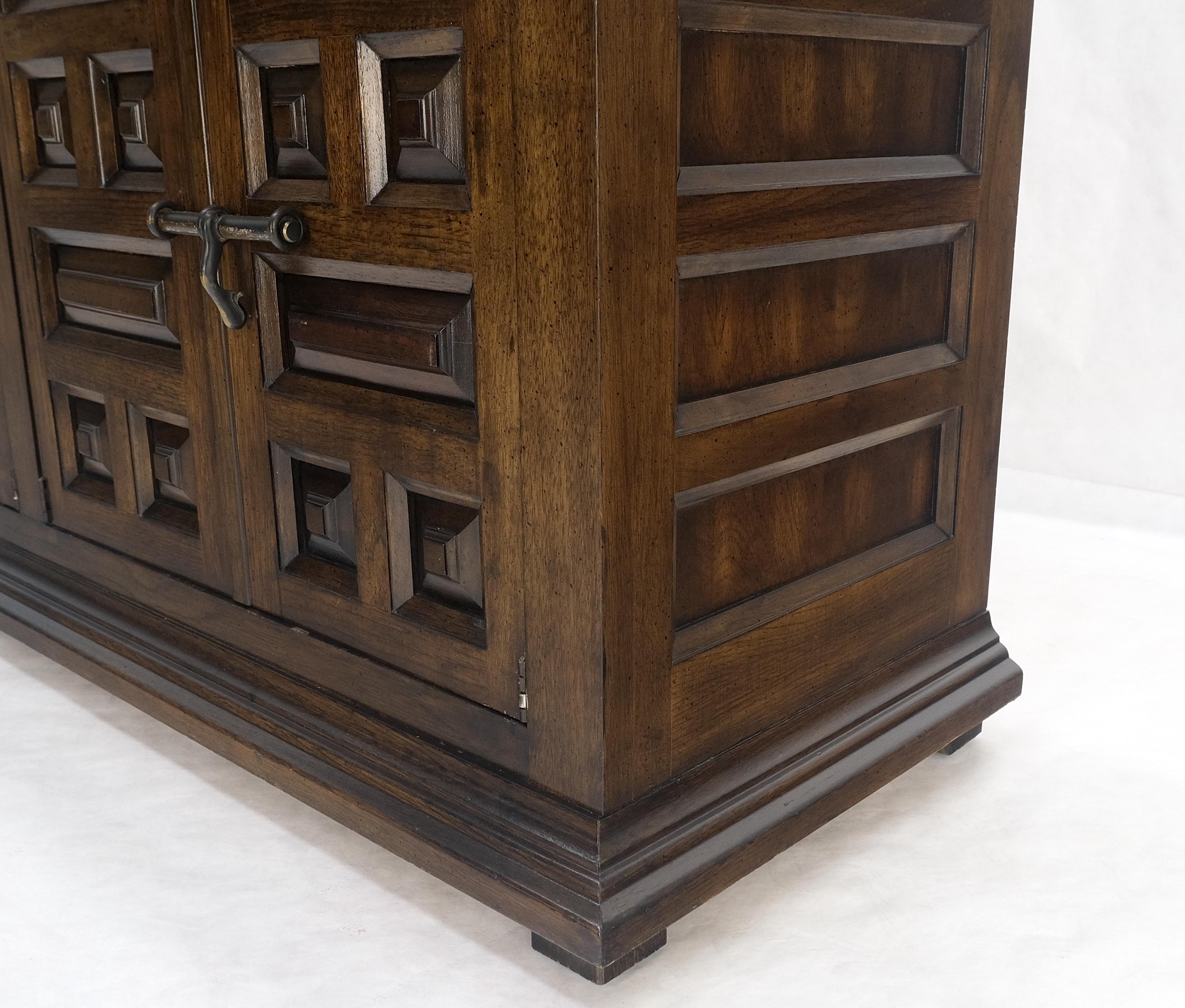 Raised Panel 5 Türen 4 Schubladen Mid Century Modern Dark Chestnut Dresser Credenza im Angebot 5