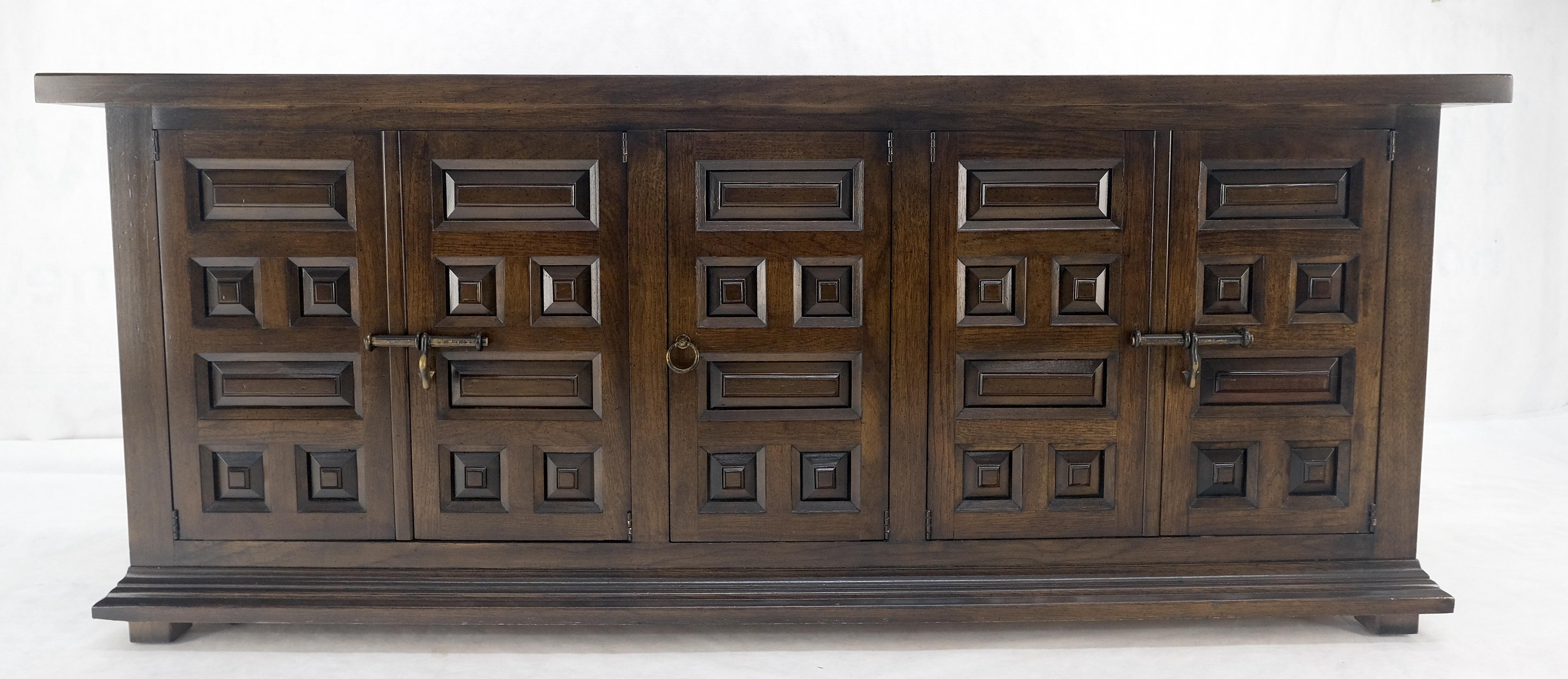 Raised Panel 5 Türen 4 Schubladen Mid Century Modern Dark Chestnut Dresser Credenza (amerikanisch) im Angebot