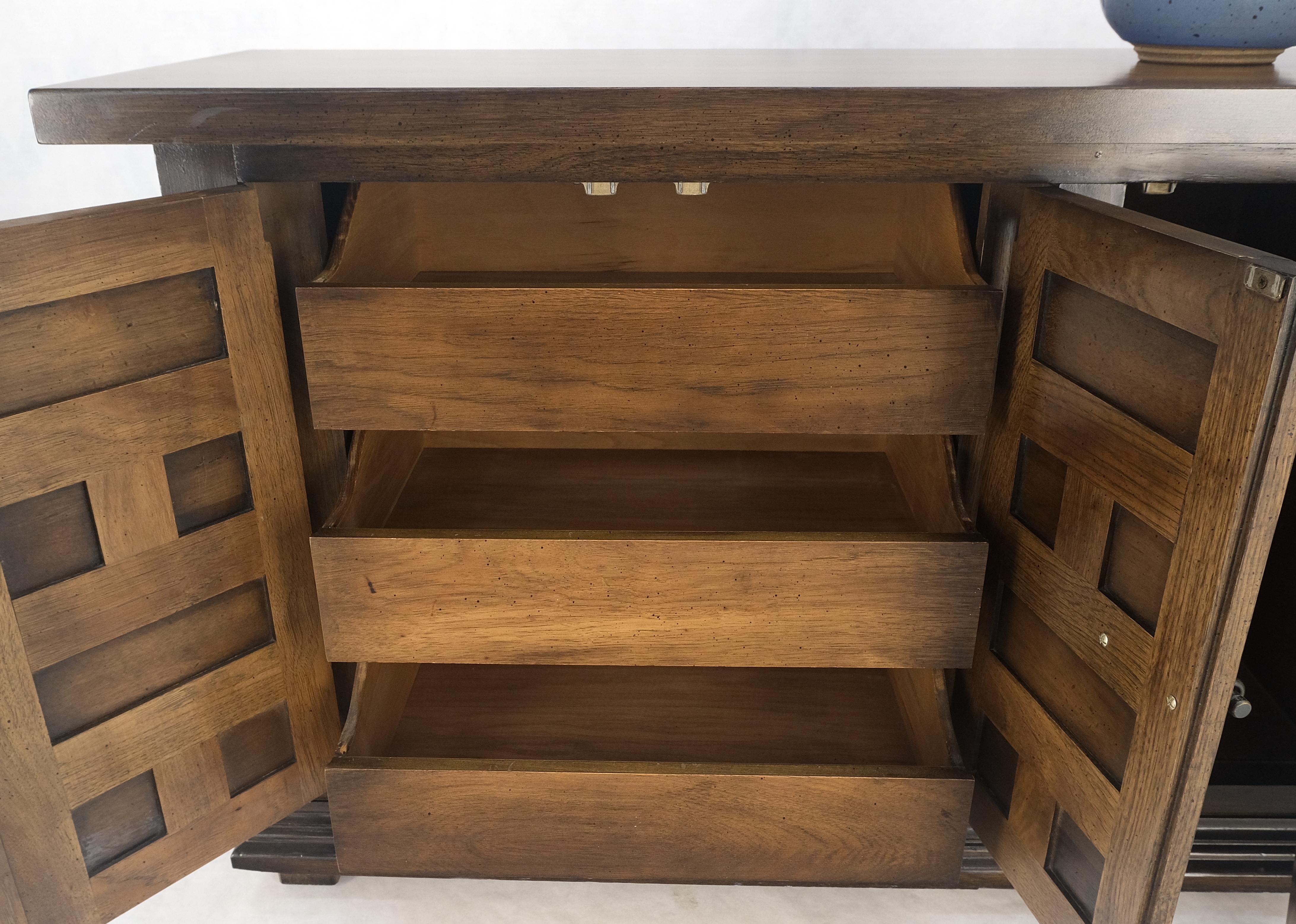 Raised Panel 5 Türen 4 Schubladen Mid Century Modern Dark Chestnut Dresser Credenza (Lackiert) im Angebot