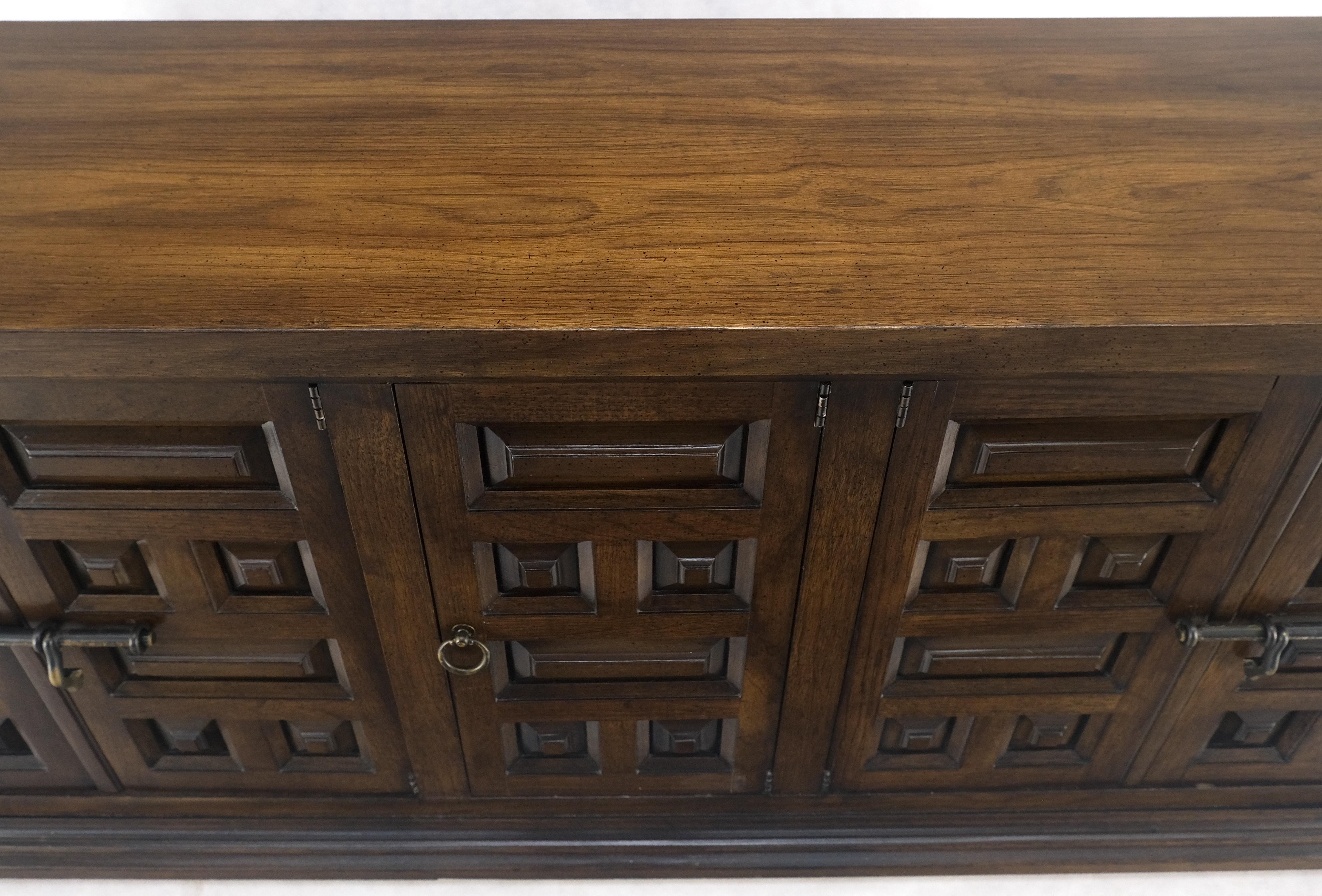 Raised Panel 5 Türen 4 Schubladen Mid Century Modern Dark Chestnut Dresser Credenza (20. Jahrhundert) im Angebot