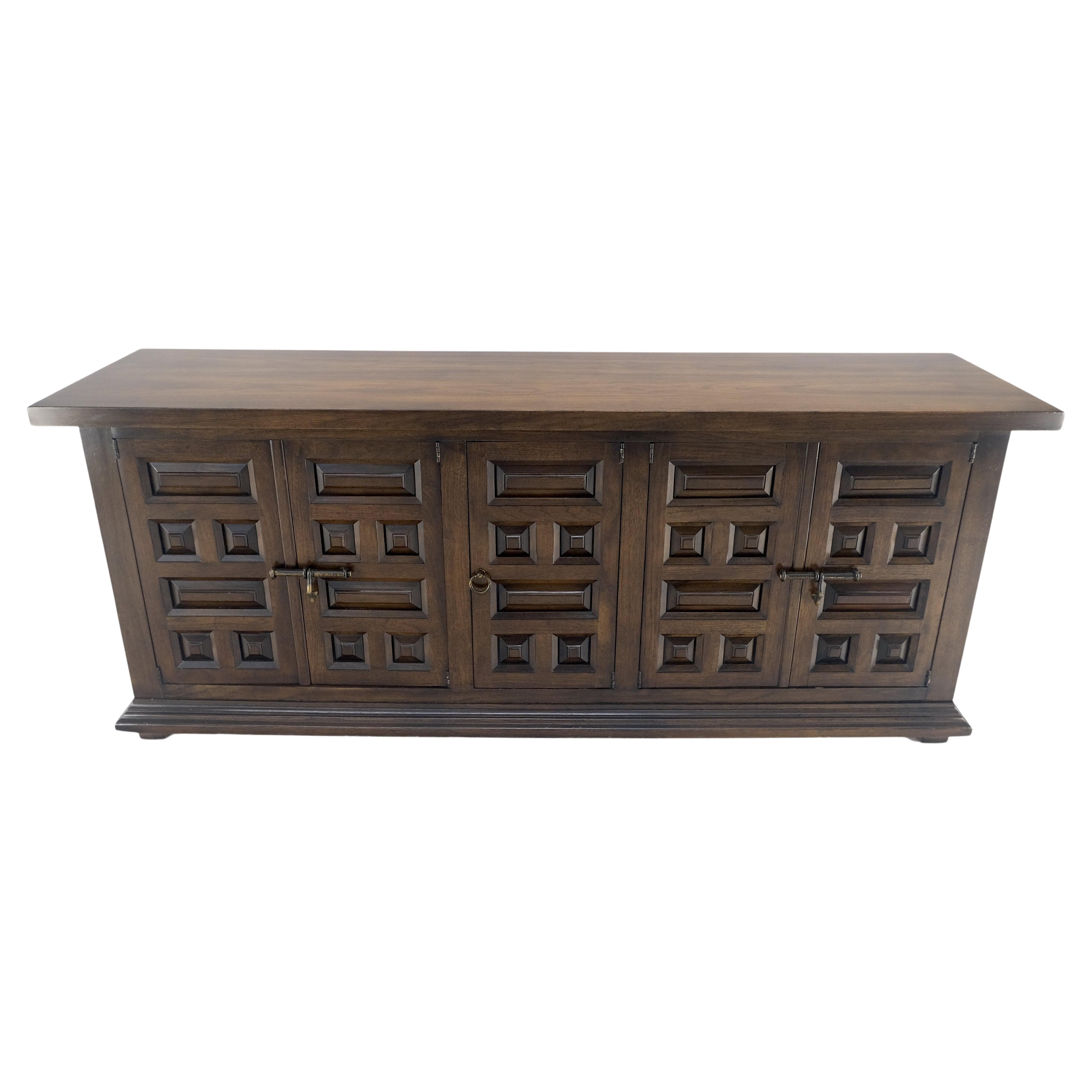 Raised Panel 5 Türen 4 Schubladen Mid Century Modern Dark Chestnut Dresser Credenza im Angebot