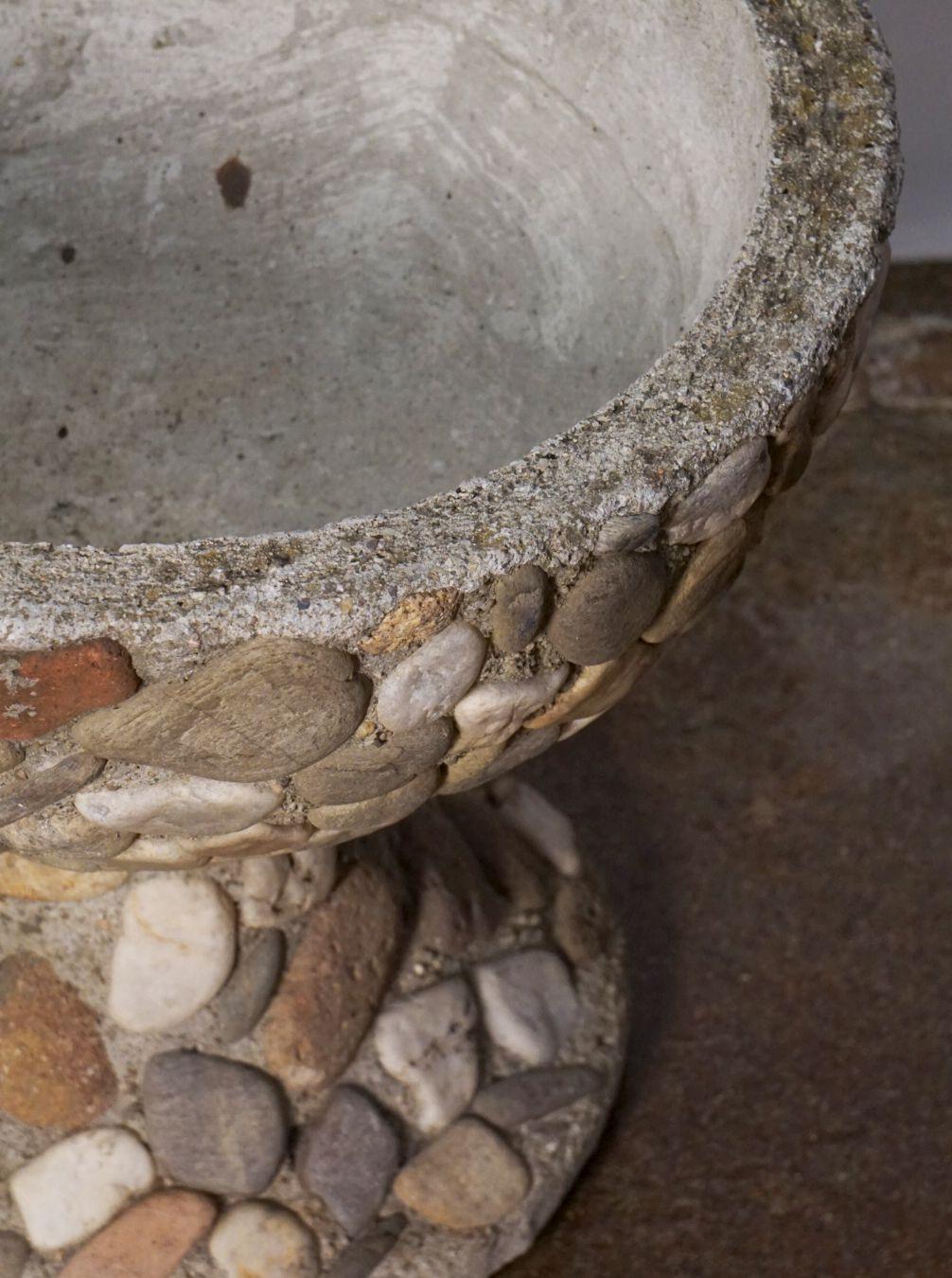 Jardinière de jardin ou urne en relief avec pierres incrustées, France en vente 10