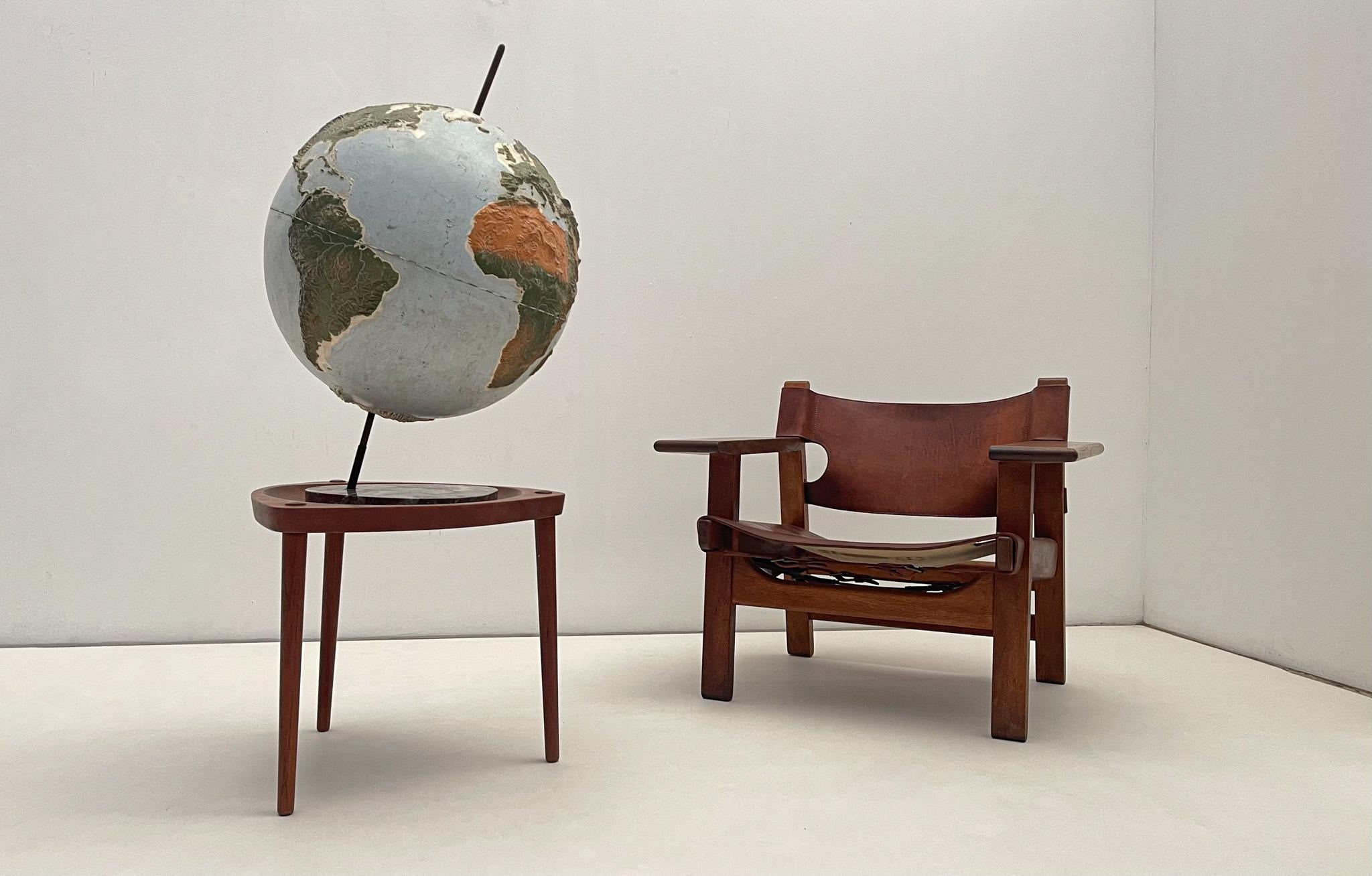 Raised polychrome decoration Earth globe attributed to Jacques Adnet For Sale 4