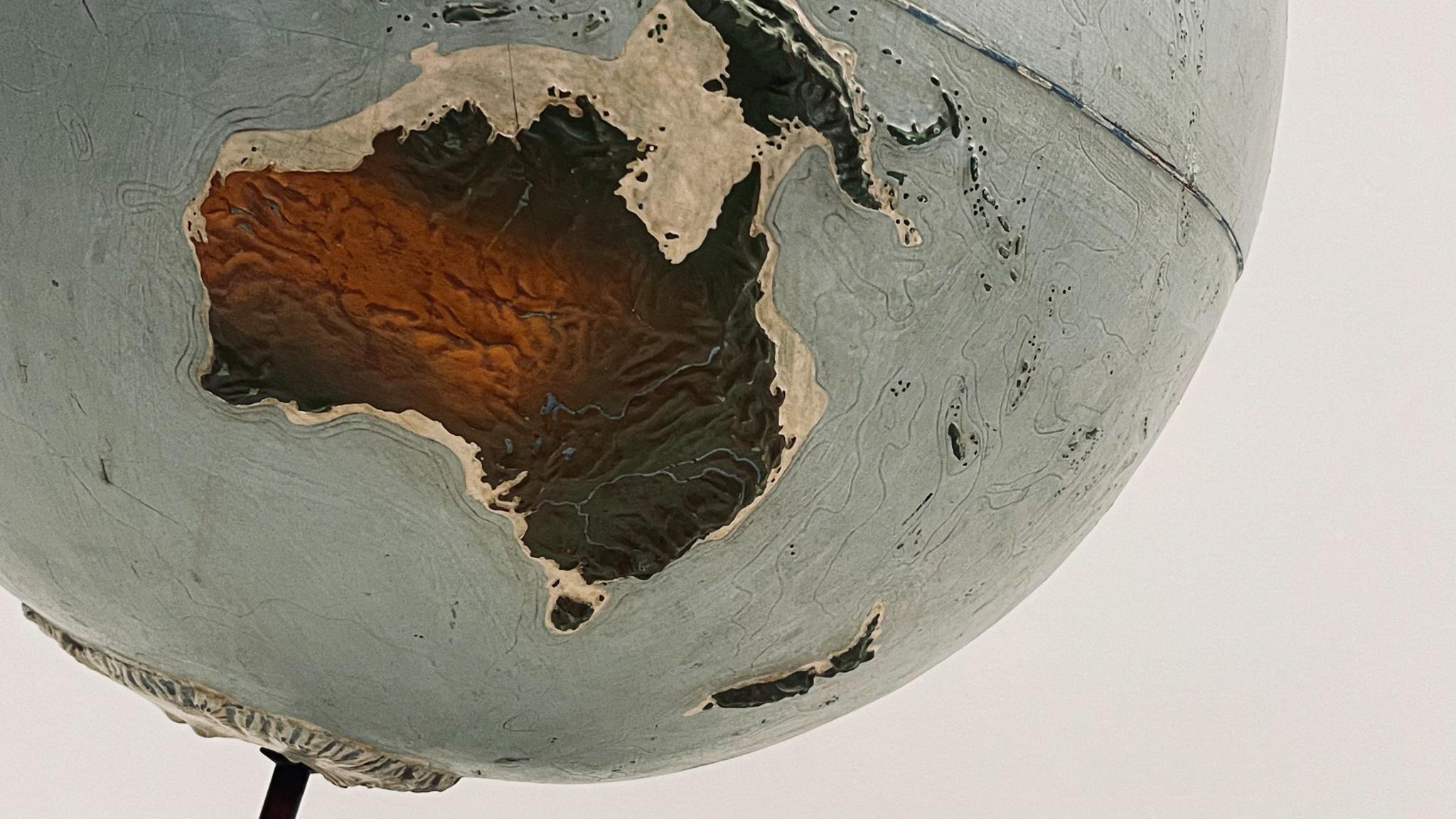Raised polychrome decoration Earth globe attributed to Jacques Adnet For Sale 1
