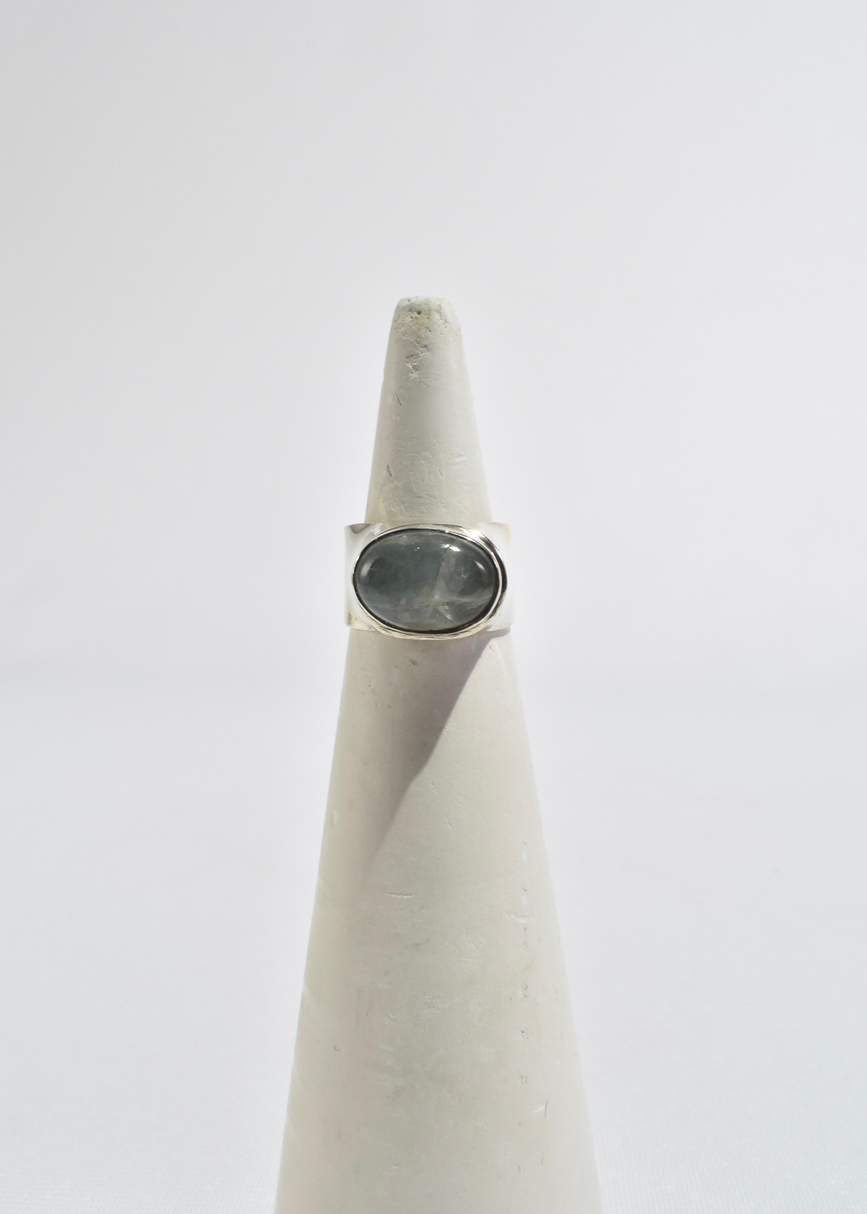 Anillo de cuarzo en relieve en venta 1