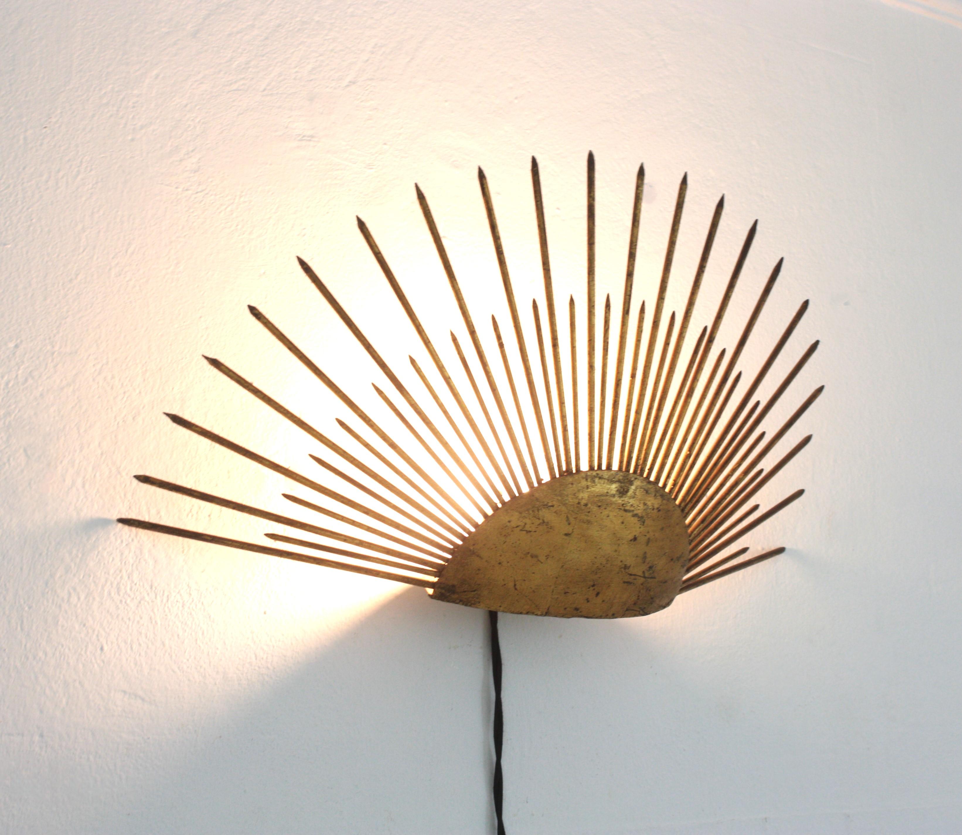 Raising Sun Sunburst Wall Light in Gilt Wrought Iron, France 1940s For Sale 6