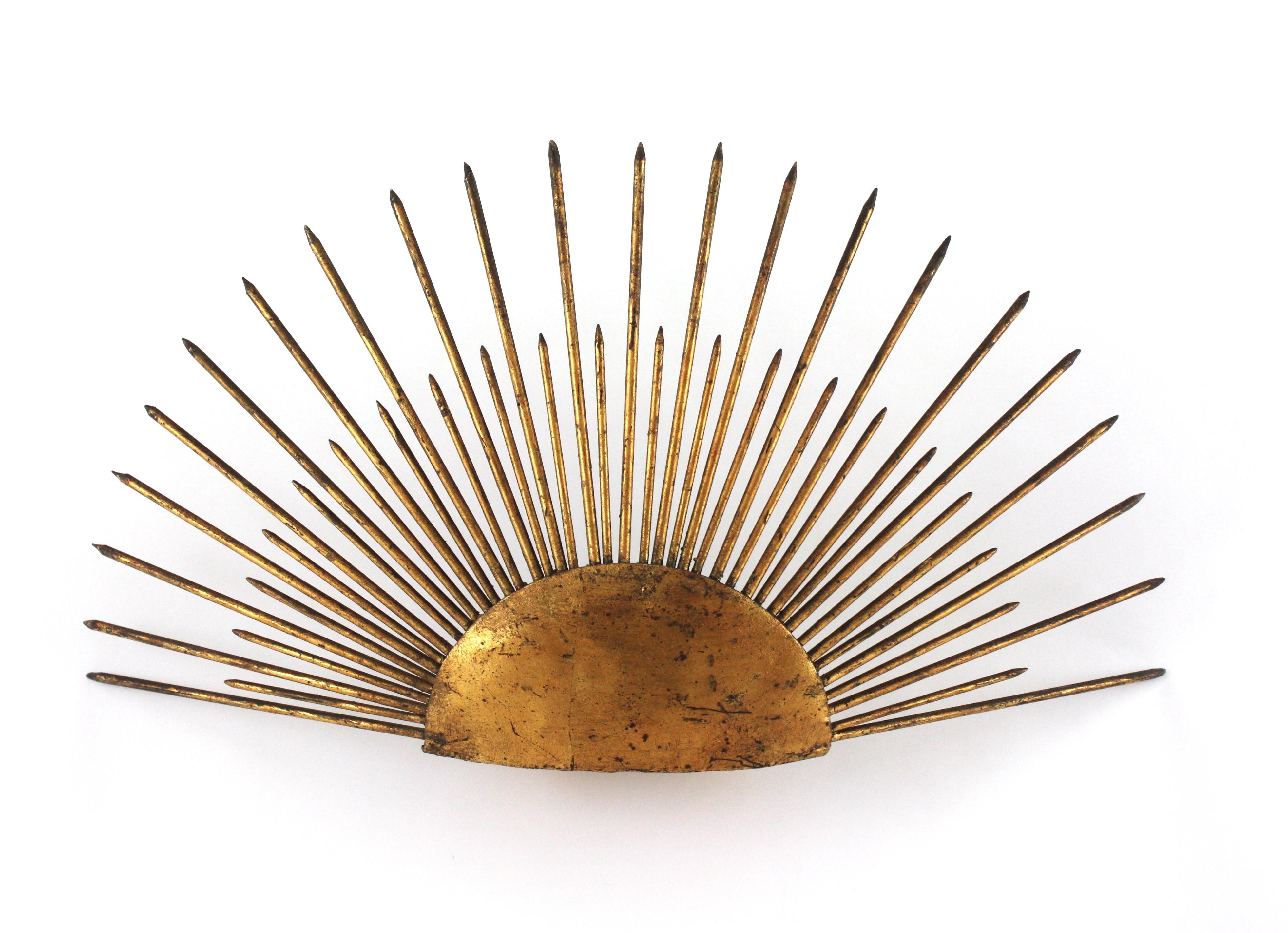 Hammered Raising Sun Sunburst Wall Light in Gilt Wrought Iron, France 1940s For Sale