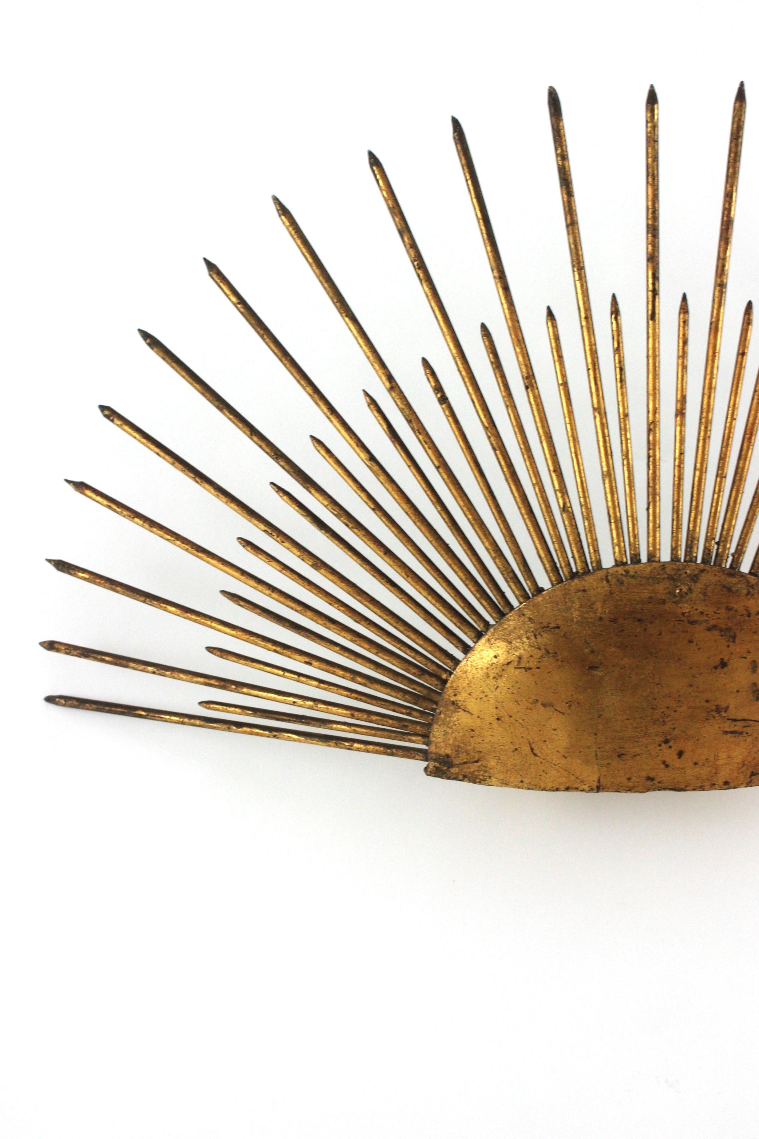 Raising Sun Sunburst Wall Light in Gilt Wrought Iron, France 1940s For Sale 1