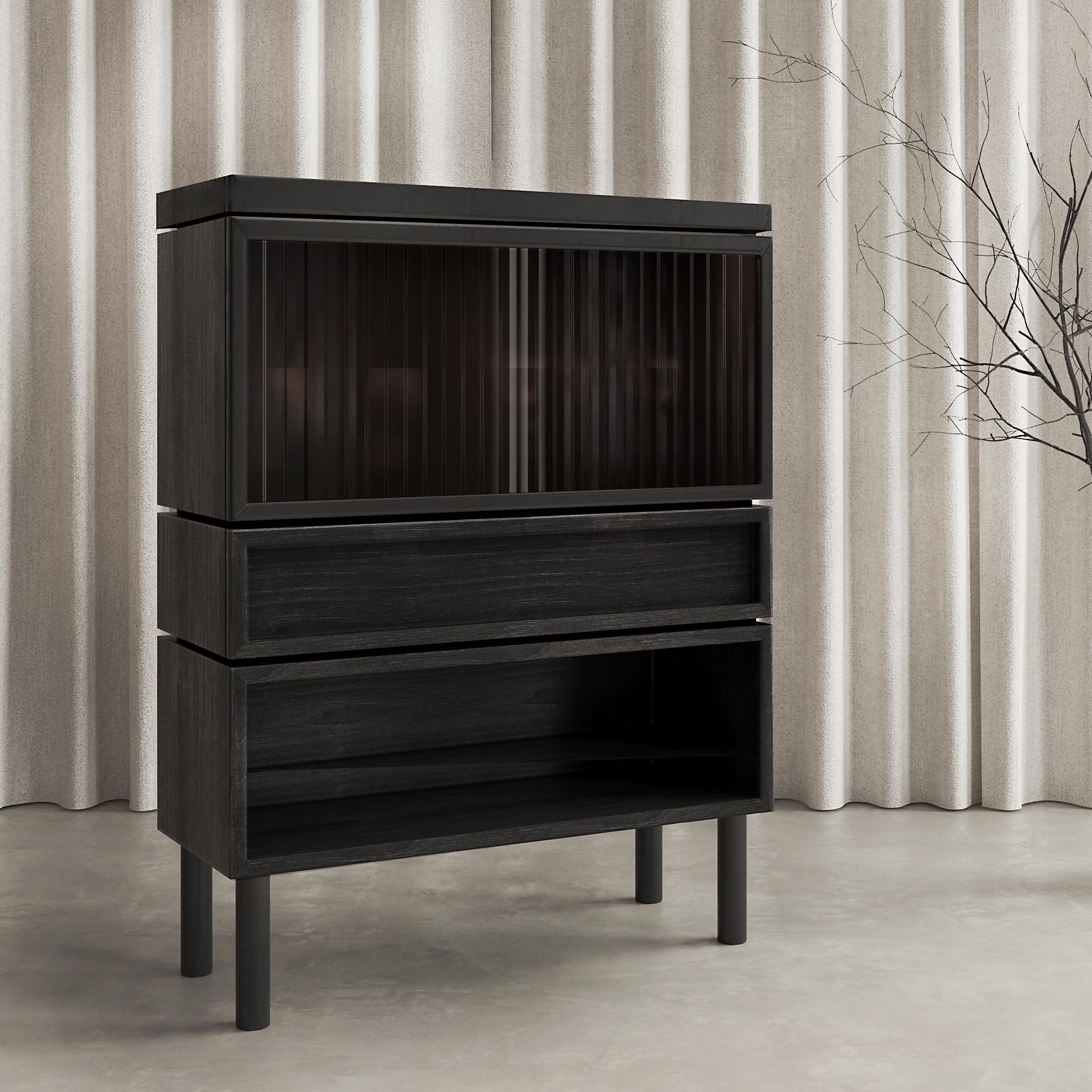Mueble Bar Raison de Studio Uwe Gaertner
Dimensiones: P 37 x An 75 x Al 95 cm.
Materiales: Roble y cristal.

DISEÑO DE STUDIO UWE GAERTNER

La colección de muebles del Studio Uwe Gaertner es una armoniosa fusión de glamour y reducción. Cada pieza es