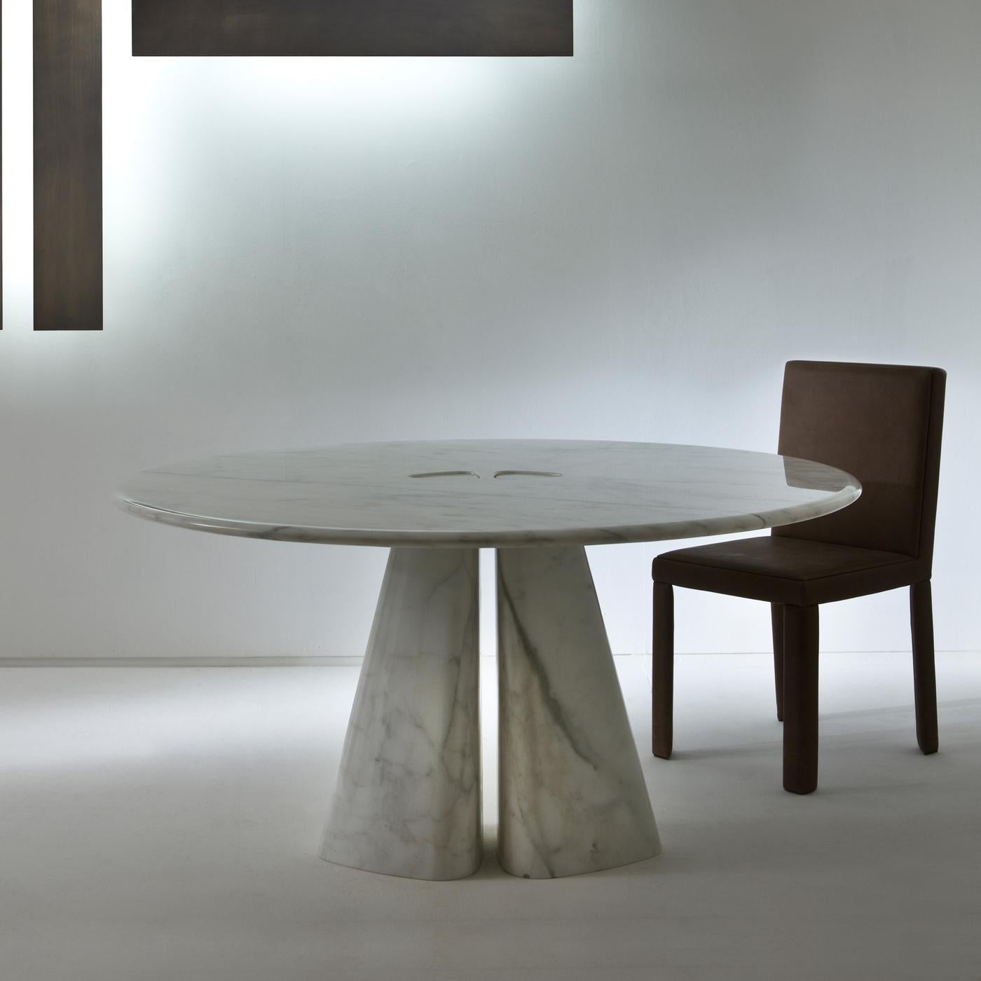 This unique table, designed by Bartoli Design, is entirely made in precious white Calacatta marble and is comprised of a two-element base that joins the round top with a Minimalist yet sophisticated design that combines the finest material with a