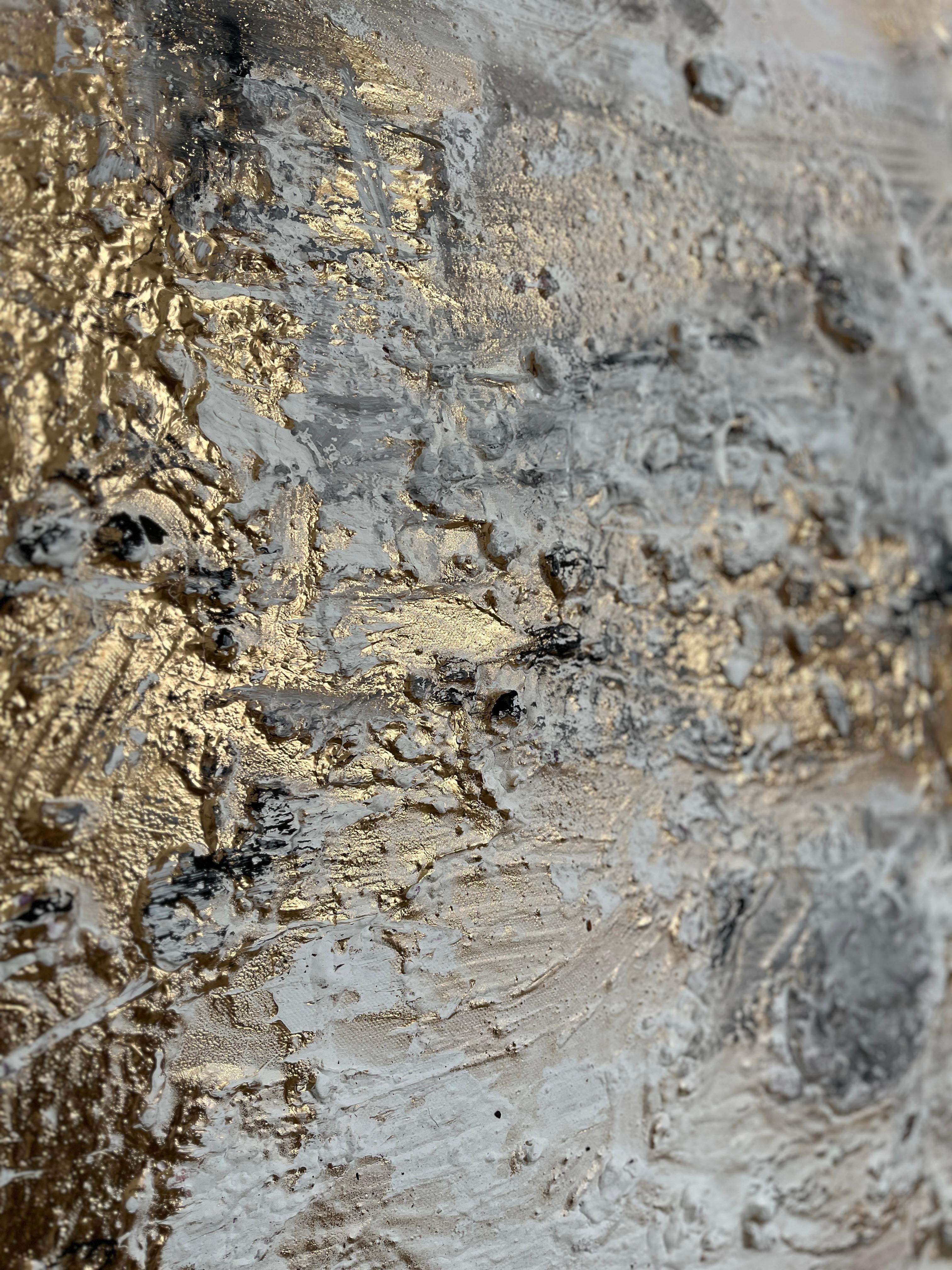 Pittura a tecnica mista dell'artista Rajan Seth L'immaginazione di quest'opera si basa sulla semplicità della tavolozza di colori neutri. In molte società occidentali ed europee, i colori oro e bianco sono associati alla bontà e alla divinità. Il