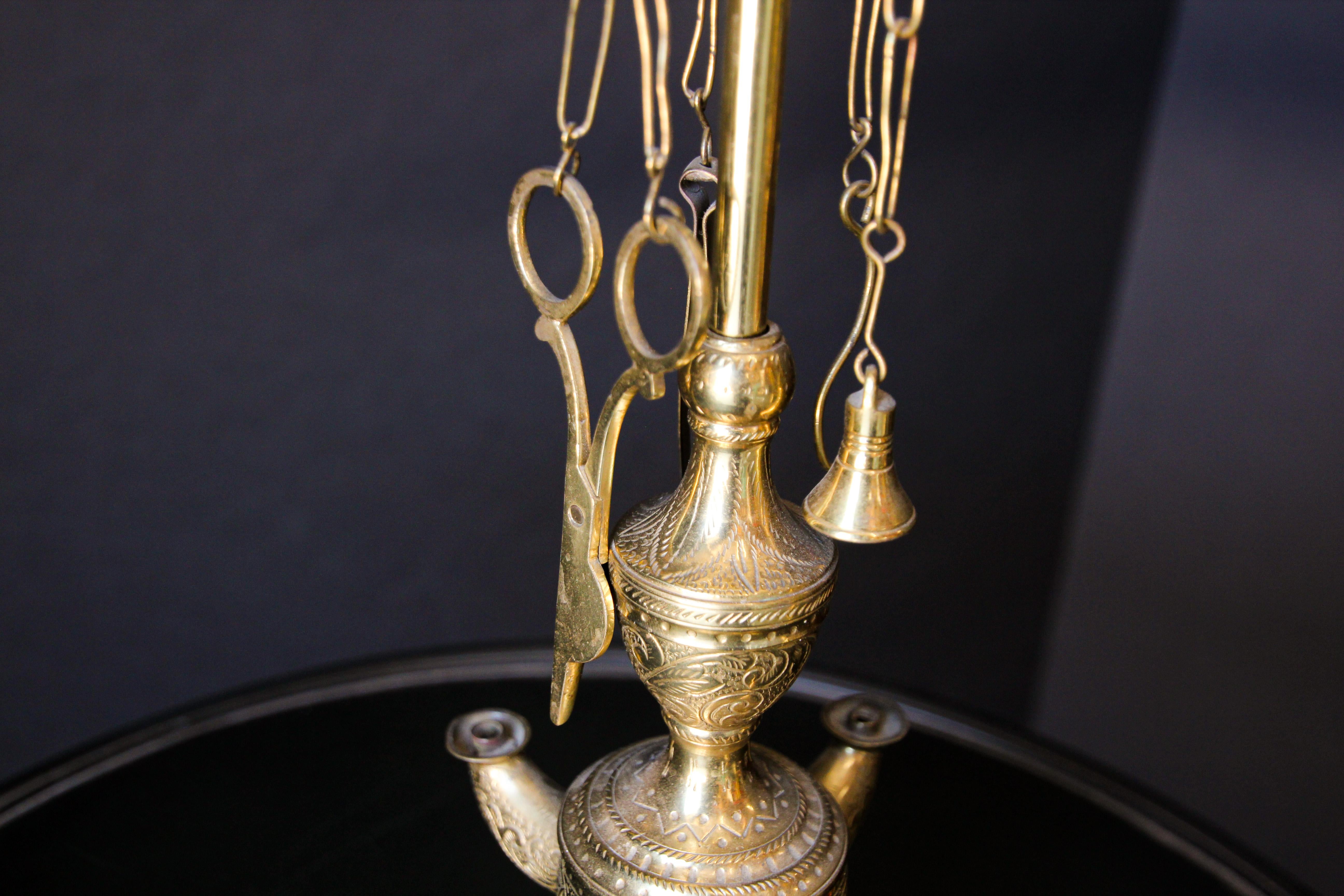 Lampe à huile anglo-indienne victorienne en laiton 19ème siècle en vente 2