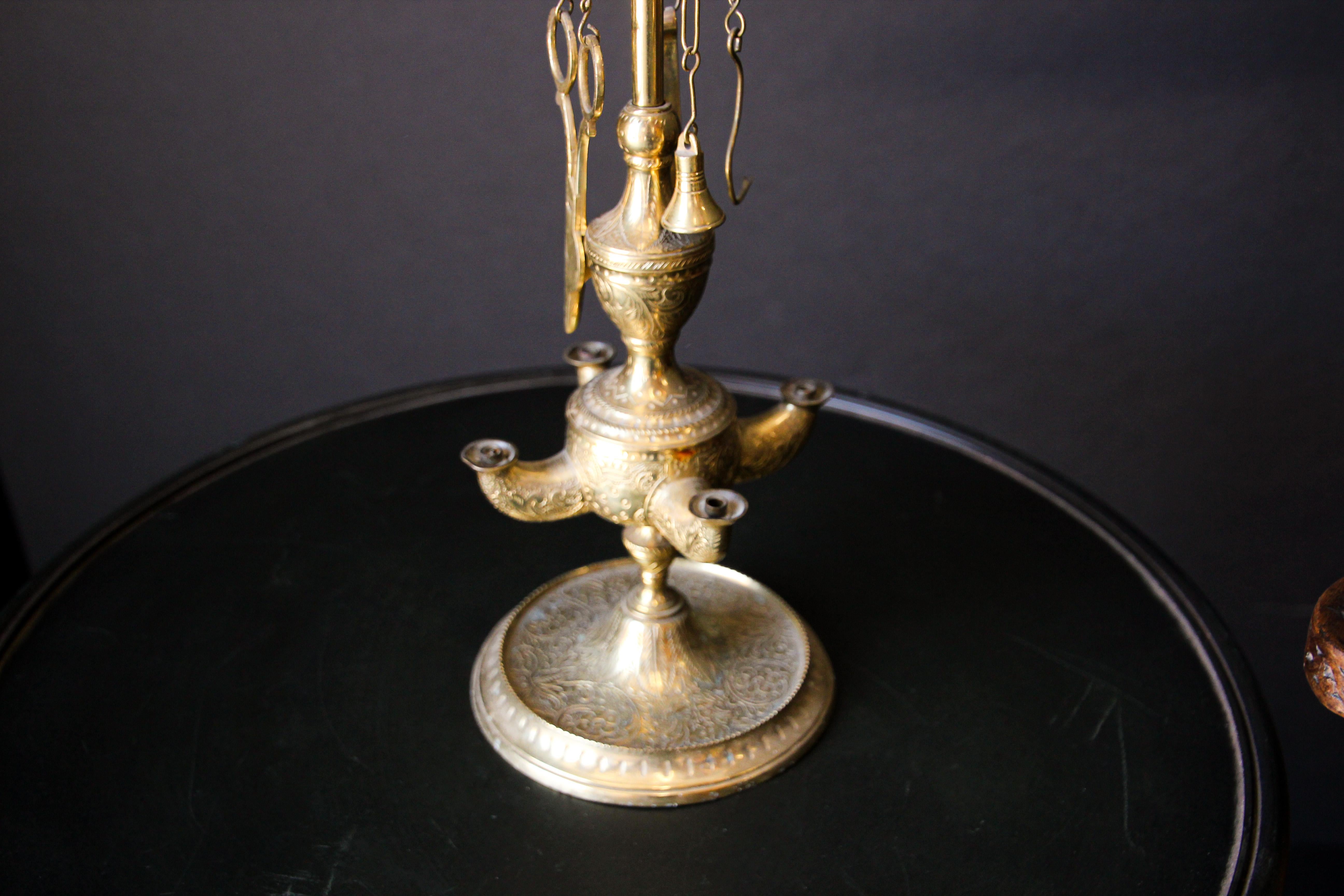 Indien Lampe à huile anglo-indienne victorienne en laiton 19ème siècle en vente