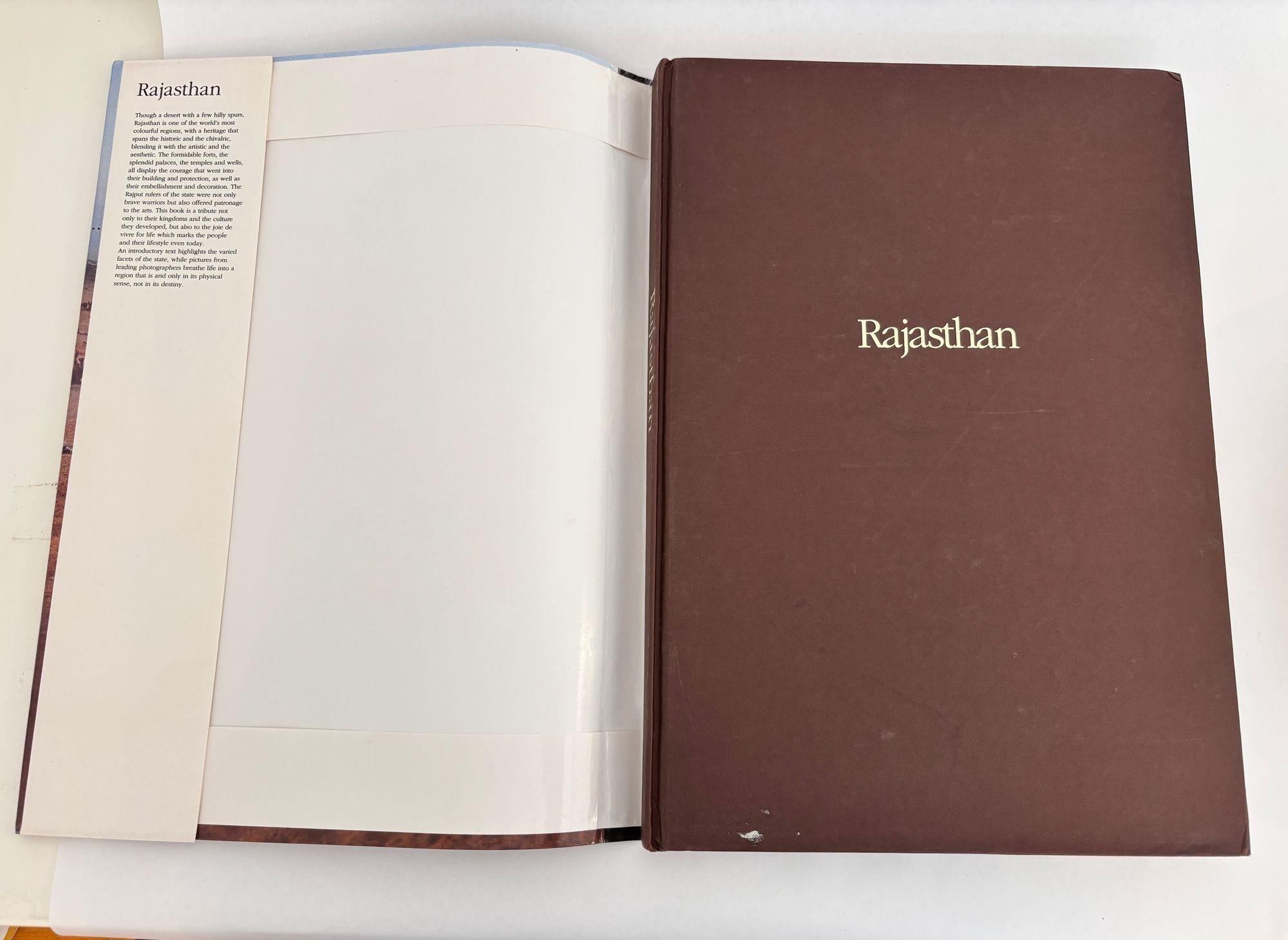 Agra Rajasthan Large Hardcover Book by Dharmendra Kanwar 1997 en vente