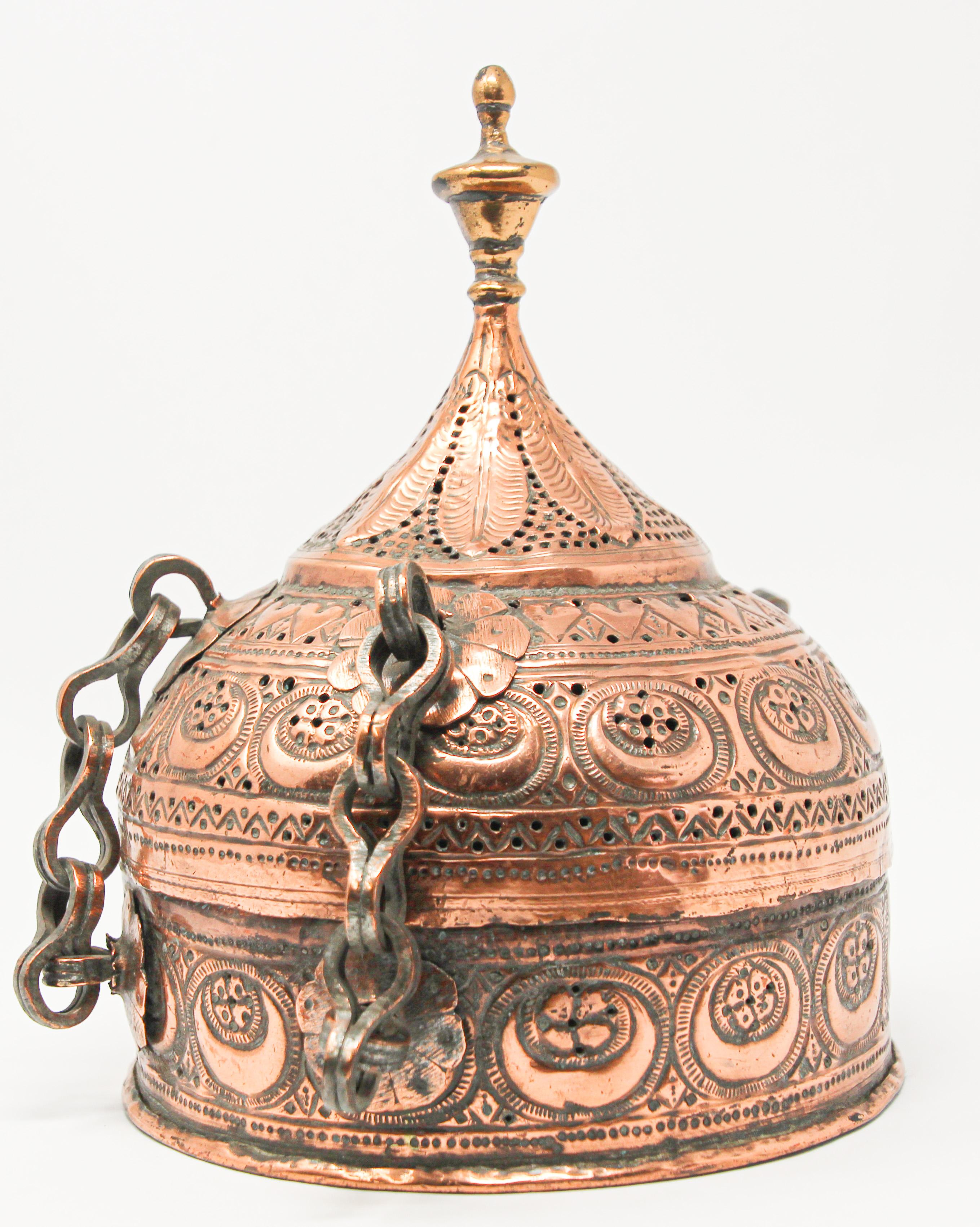 Hammered Rajasthani Mughal Decorative Copper Lidded Betel Spice Pandan Caddy Box For Sale