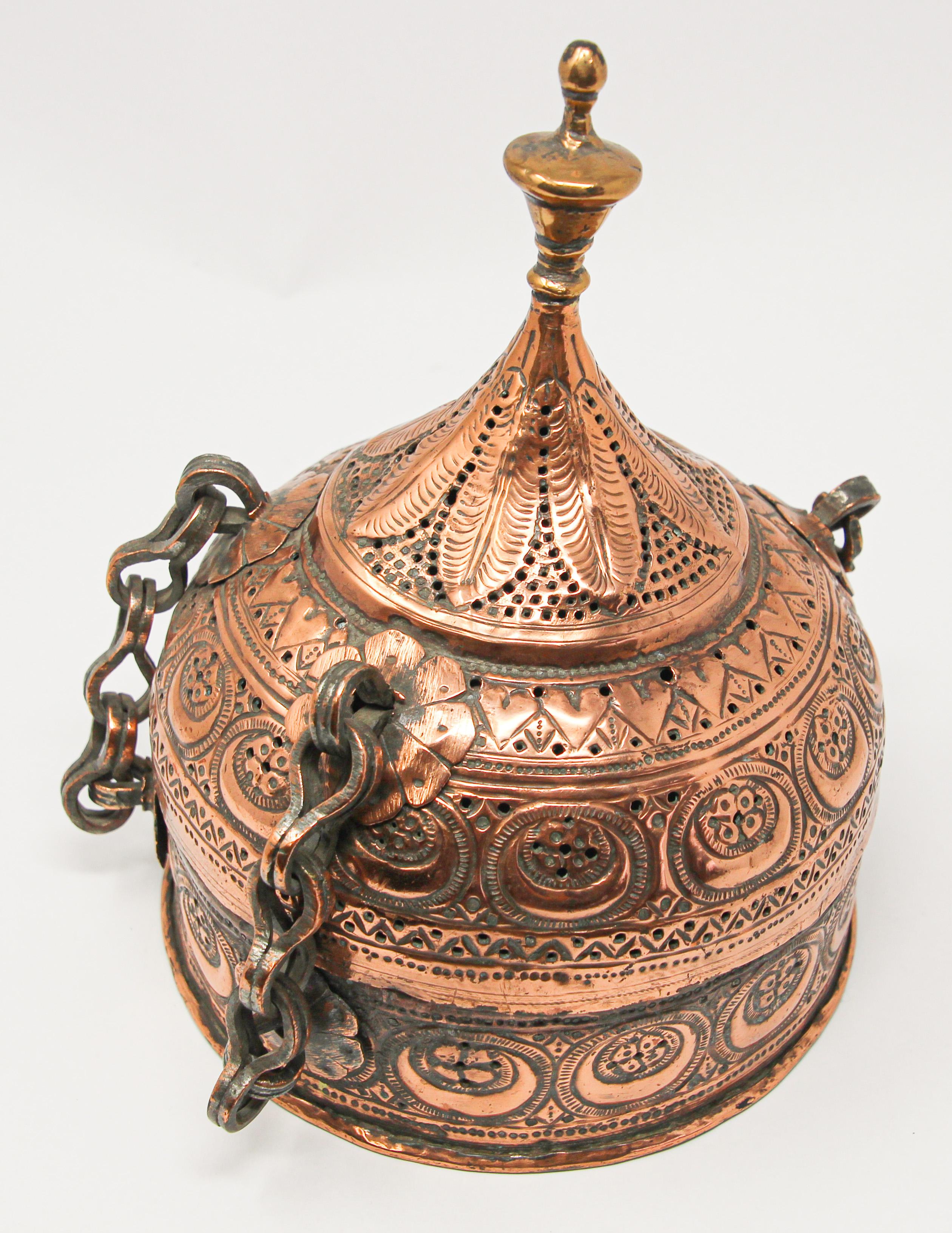 Rajasthani Mughal Decorative Copper Lidded Betel Spice Pandan Caddy Box In Good Condition For Sale In North Hollywood, CA